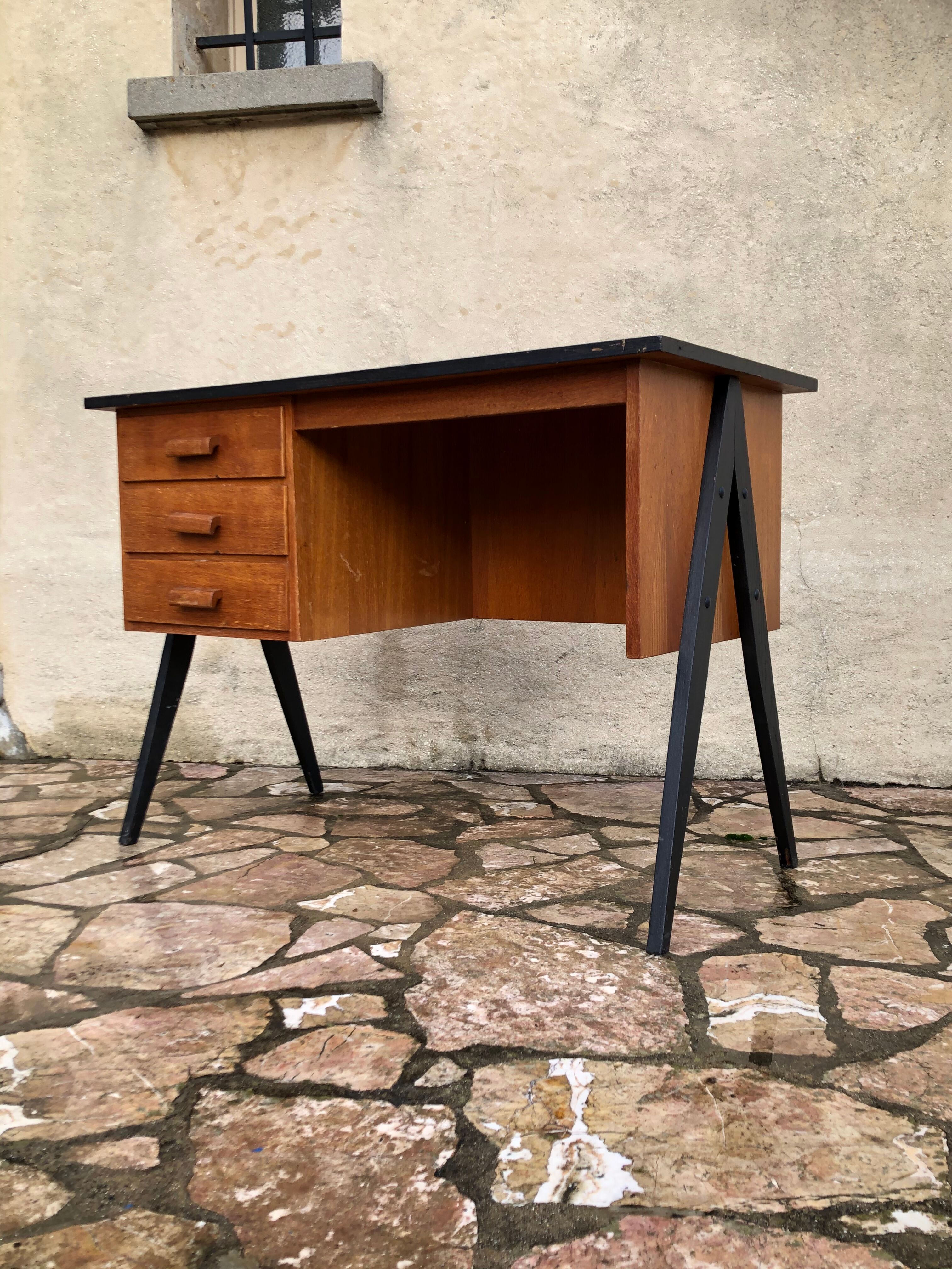 Office 1950 feet compass