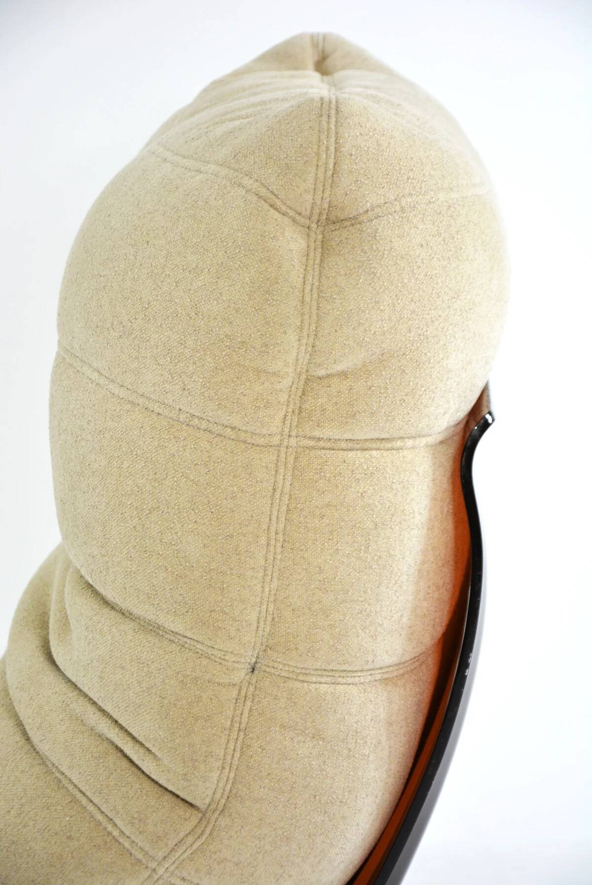 Chauffeuse et son repose-pied Marsala Ligne Roset beige clair
