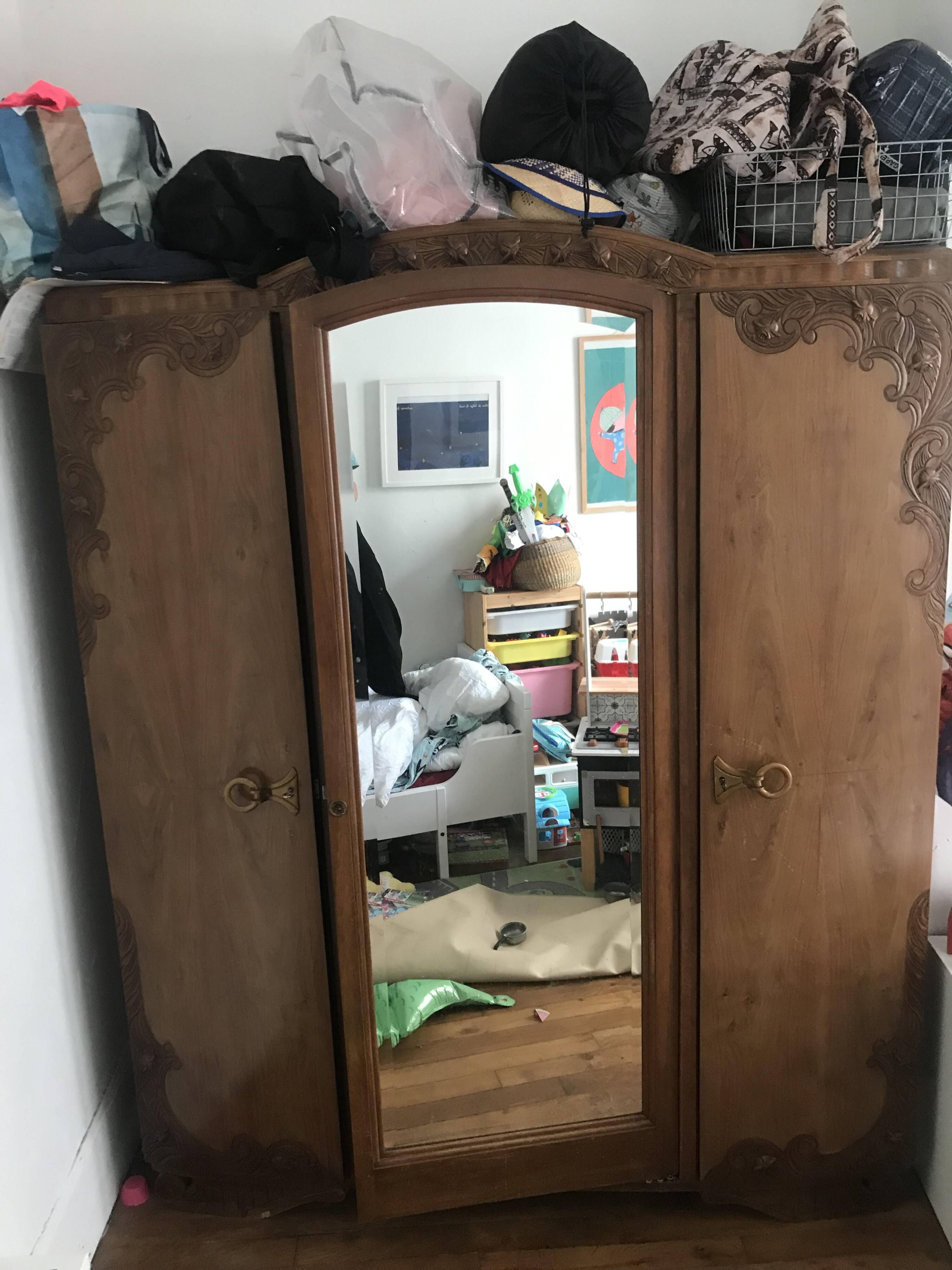 Carved dressing wardrobe