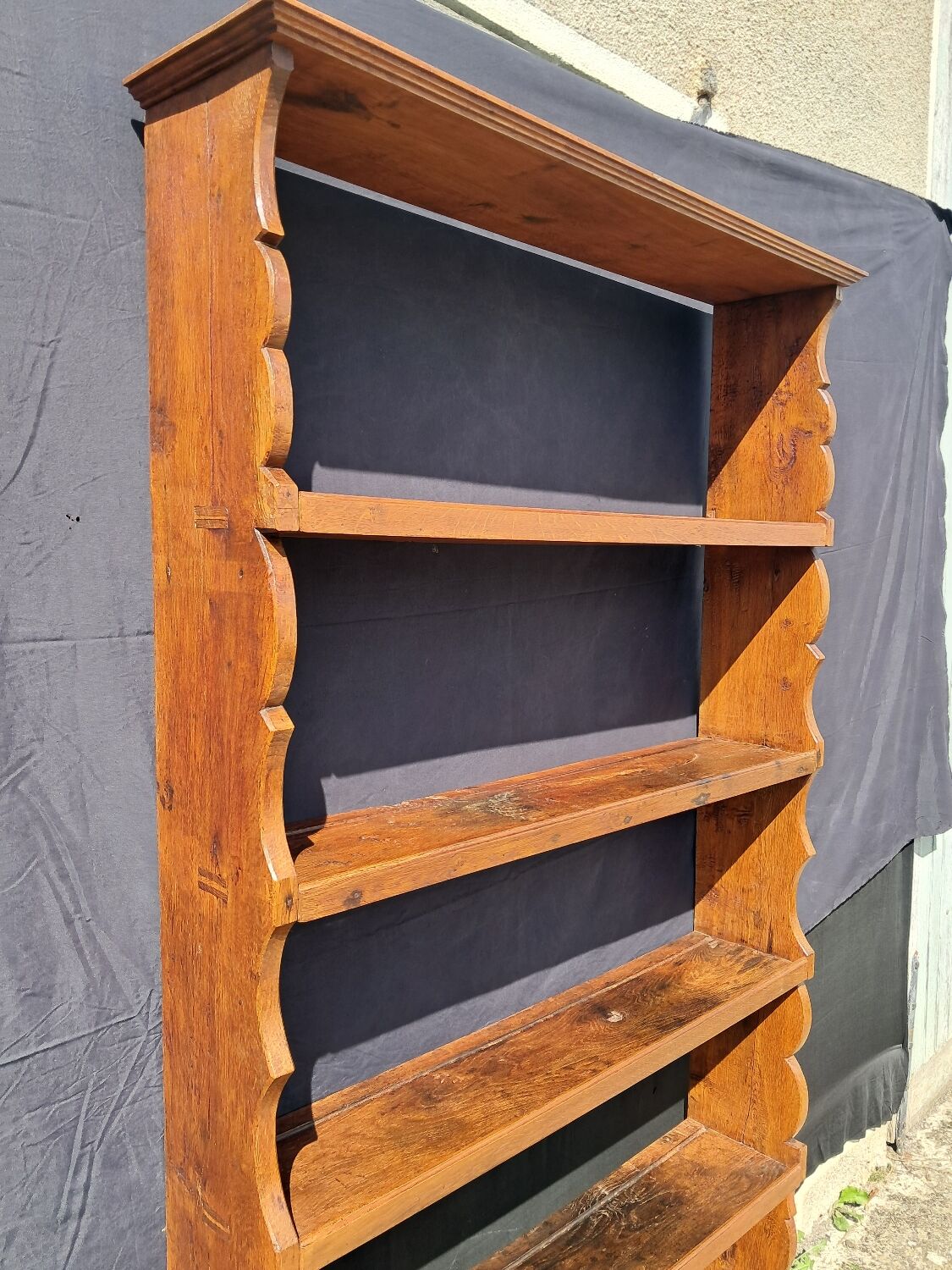 Lorraine sideboard on foot