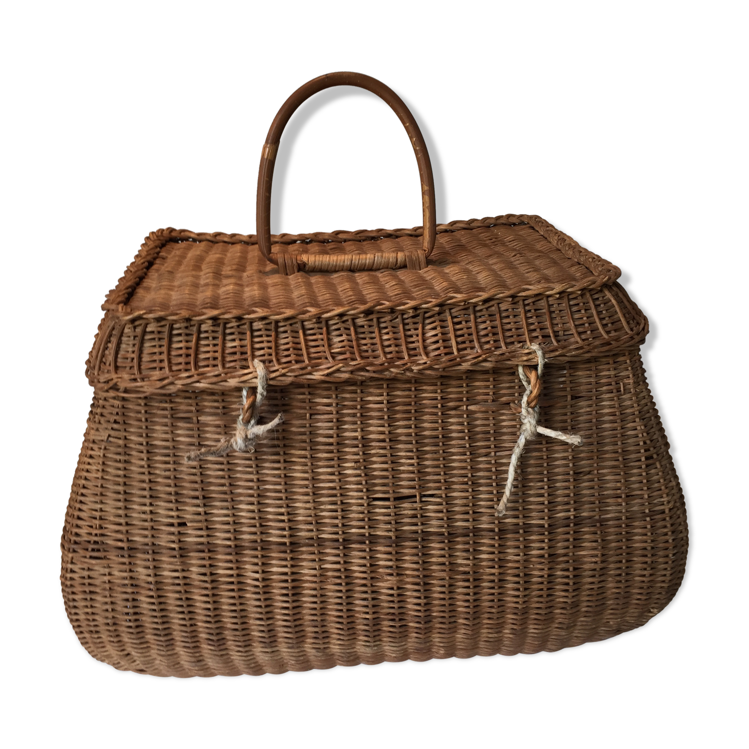 Wicker basket or box to the 1950s couture