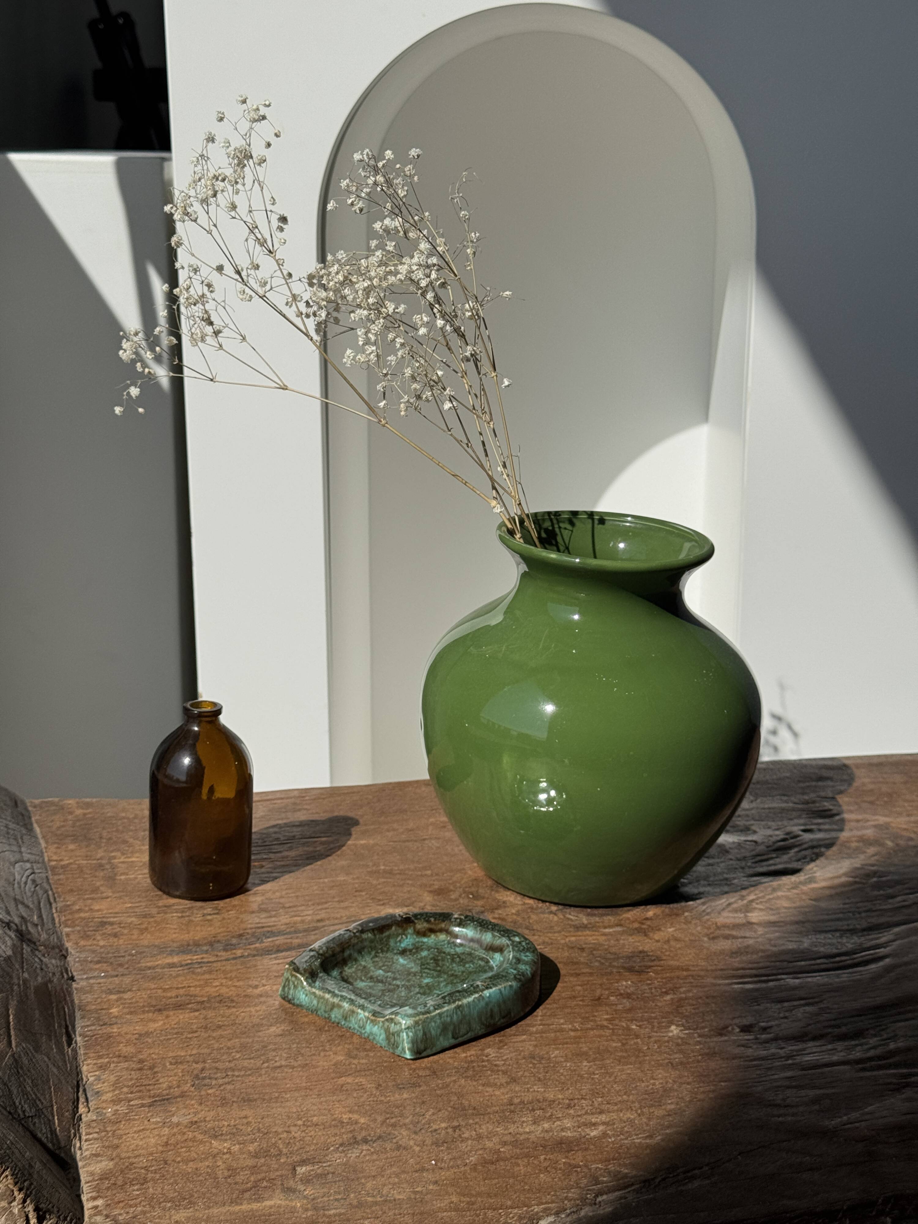 Cendrier en céramique vernissée turquoise et brune en forme de fer à cheval