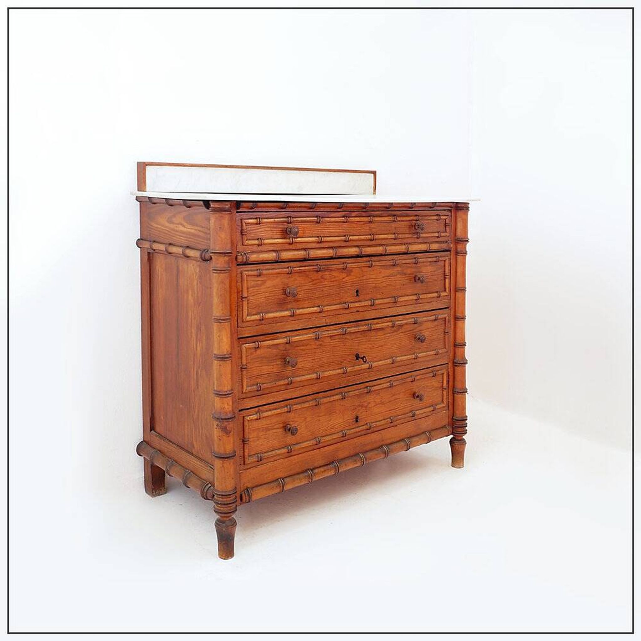 Commode en faux bambou et plateau marbre - Fin du XIXe siècle