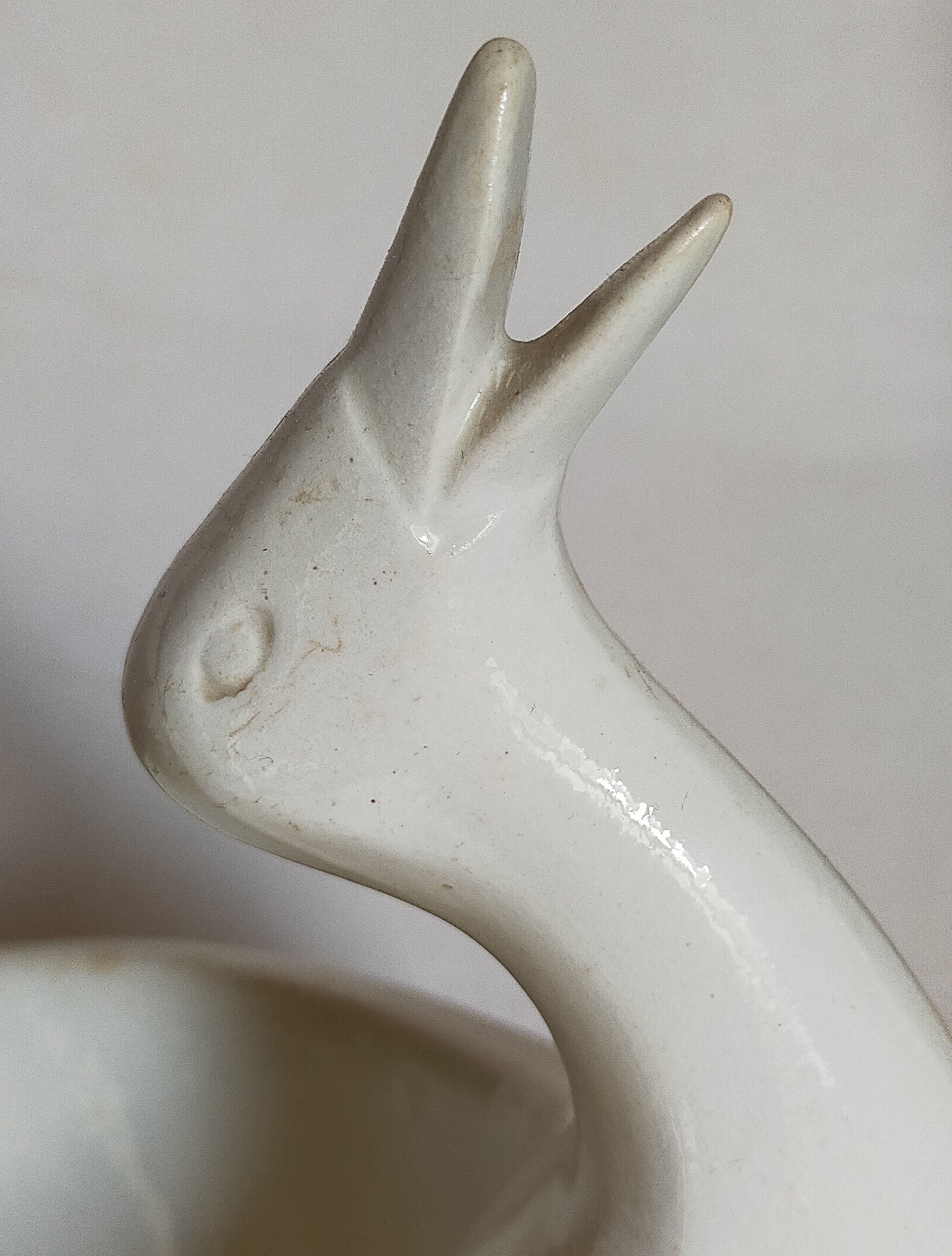 Empty pockets bird soap holder white ceramic Art-deco