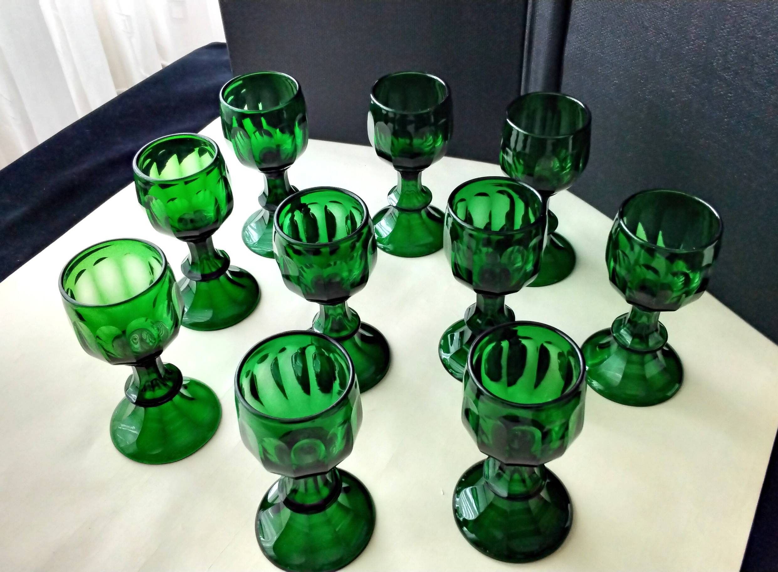 10 stem glasses for port or white wine
