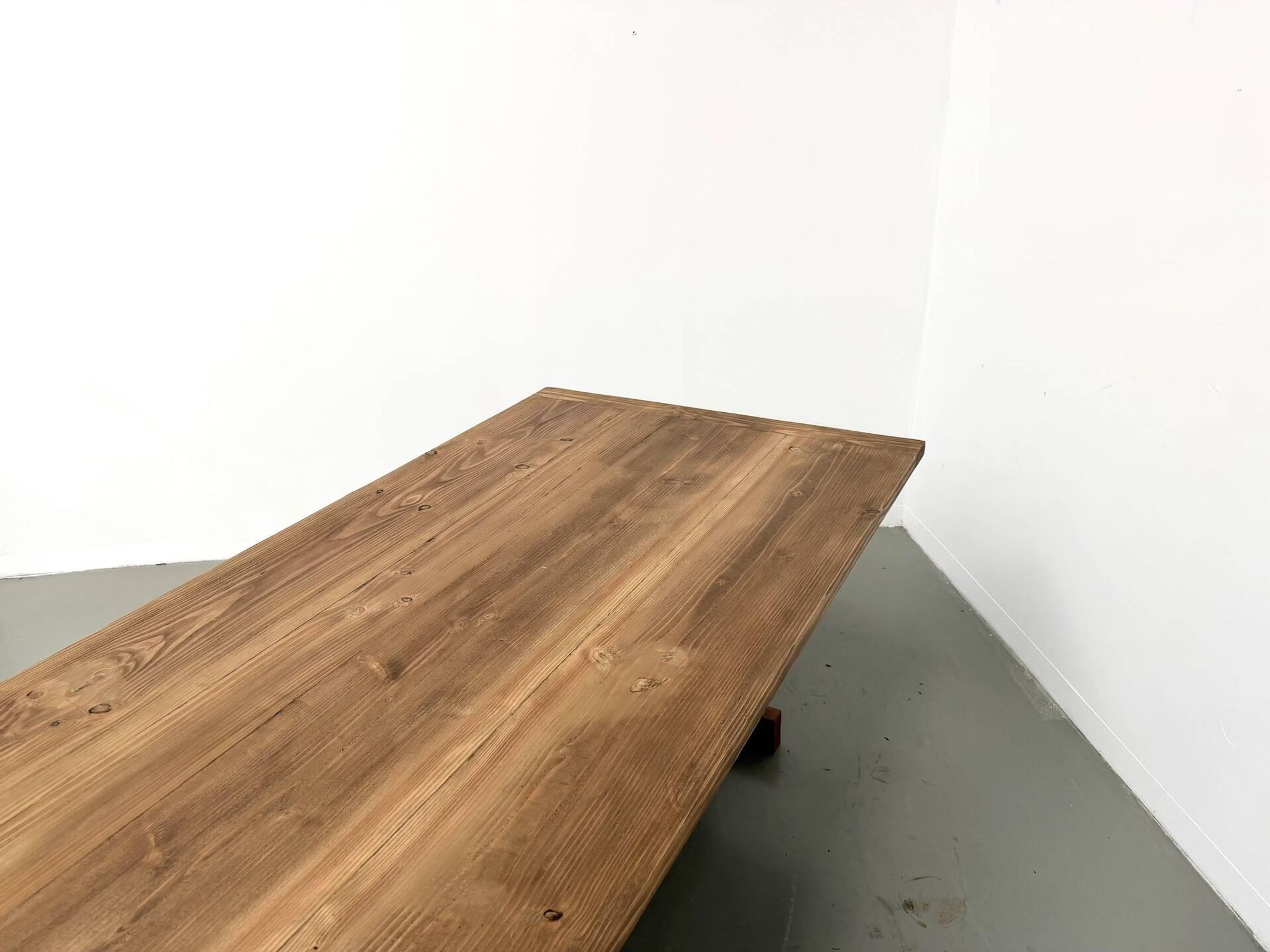 Refectory table in solid pine and beech, with X-shaped legs.