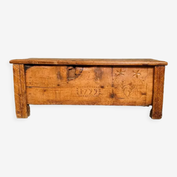 Ancien coffre de mariage sculpté savoie – art populaire montagne savoyard 1799