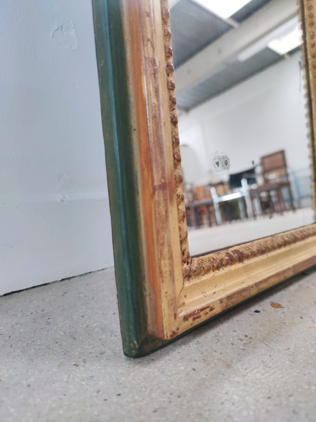 Rectangular foot mirror with pearl mesh