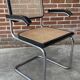 Chaise Cesca B64 avec accoudoirs by Marcel Breuer Design en noir