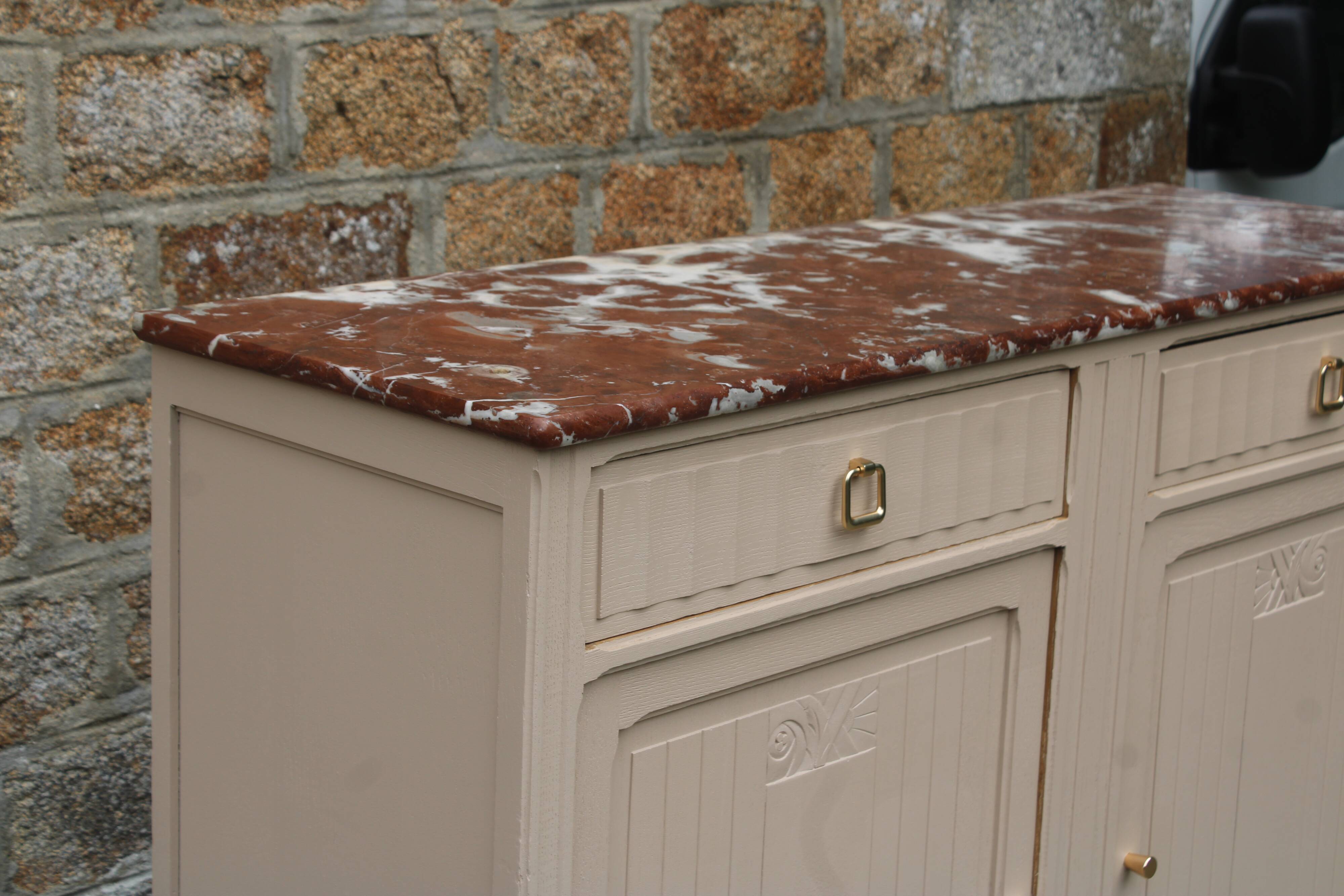 Renovated Art Deco buffet – Beige Paris-Brest & red marble