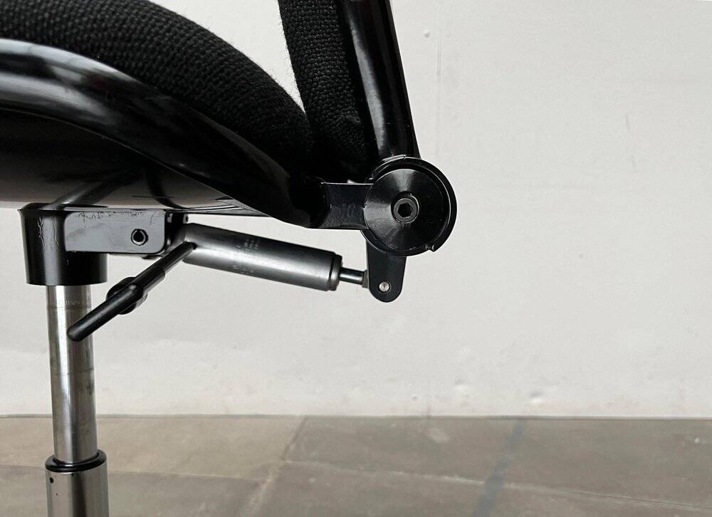 Vintage swivel office chair Supporto Series by Frederick Scott for Hille, 1970s