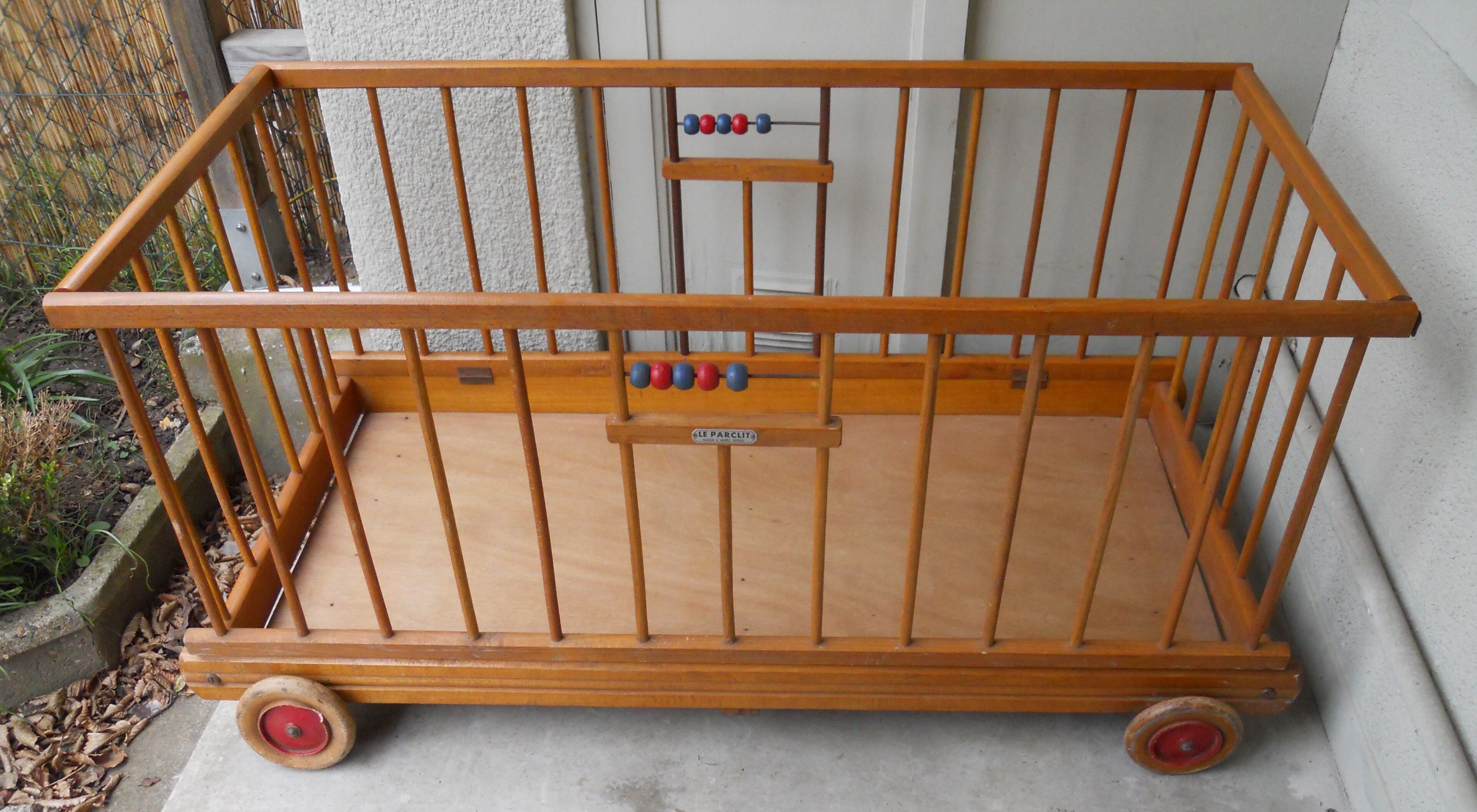 Lit D Enfant A Roulettes Pliant En Bois Vintage Selency