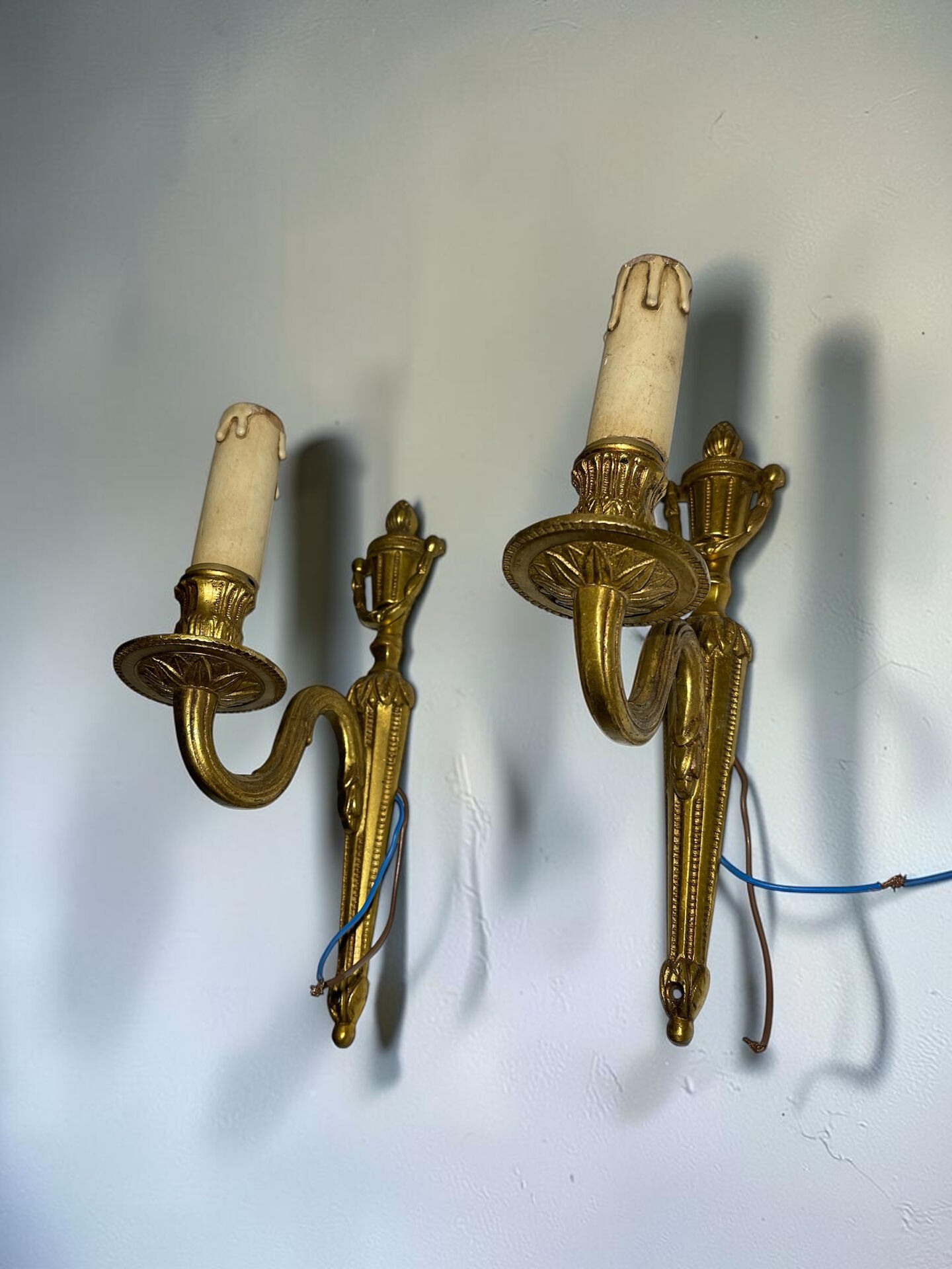 Pair of vintage gold wall sconces – Louis XVI style – Lighting fixture