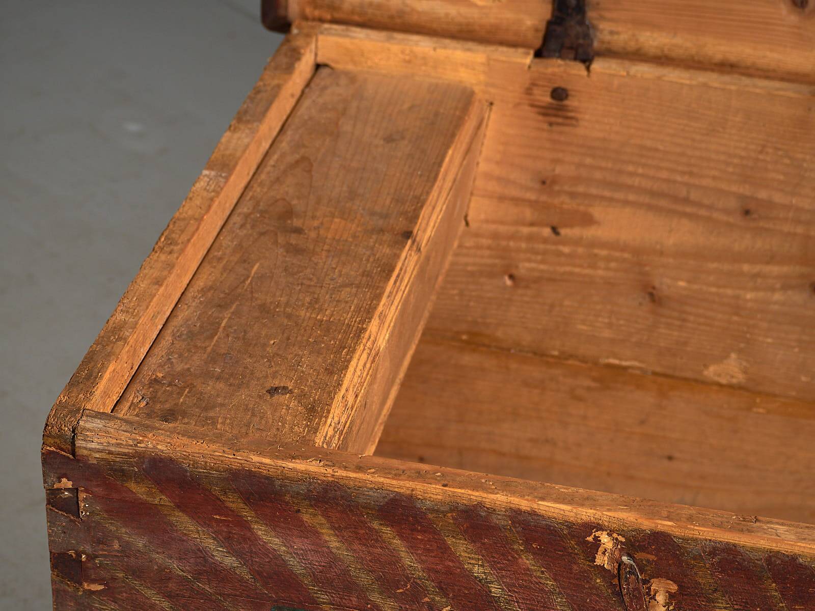 Antique floral storage trunk (c.1865)