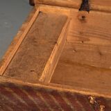 Ancienne malle de rangement à motifs floraux (c.1865)