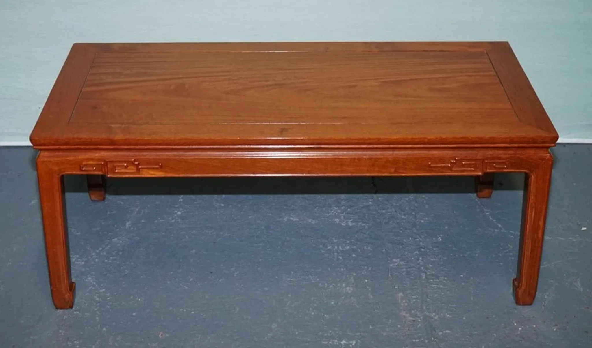 Table Basse Rectangulaire Vintage Orientale en Teck Sculpté, Chine