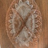 Plat apéritif vintage en verre rose ciselé