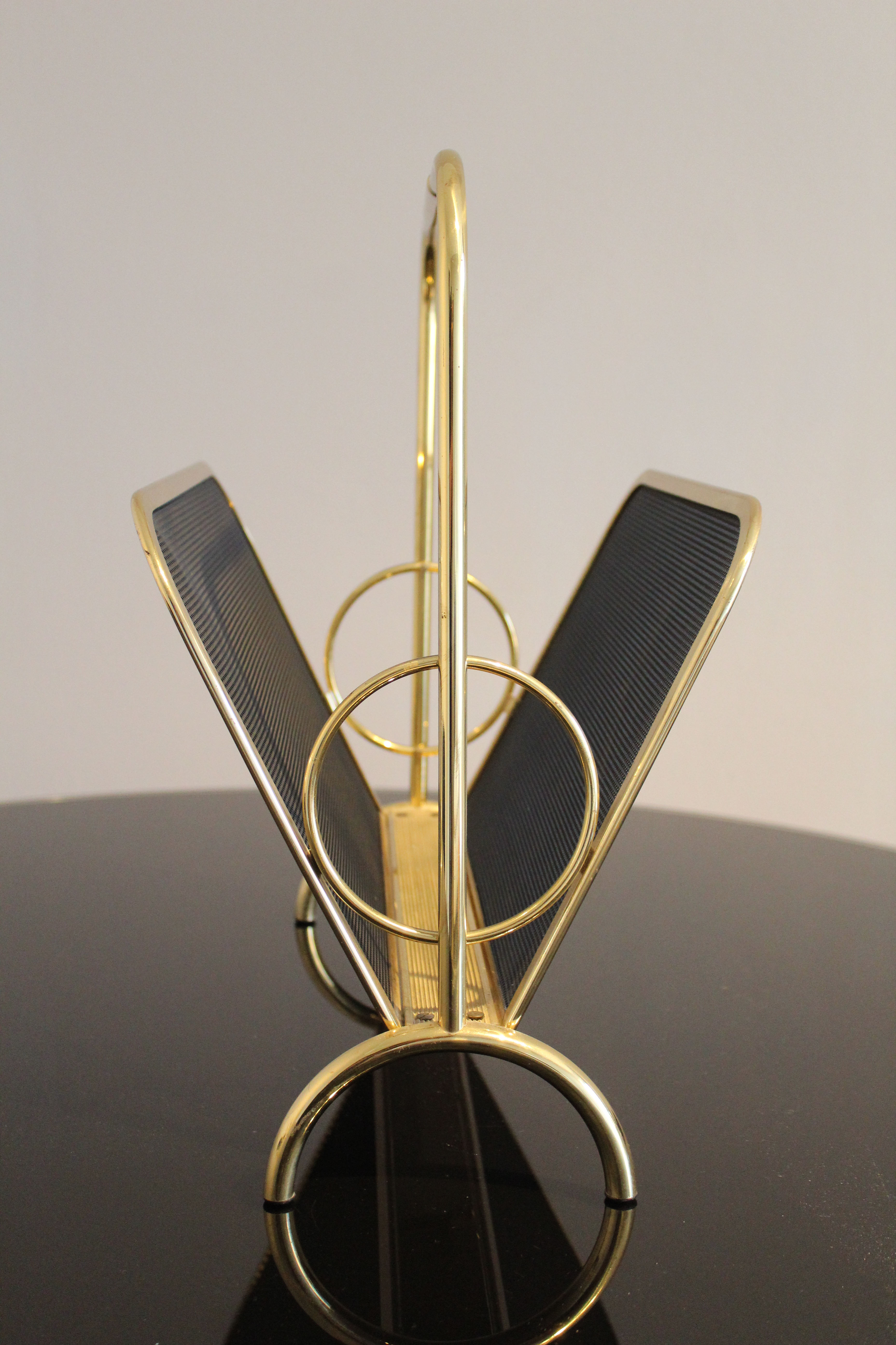 Magazine rack in brass and black lacquered metal, Italy 1970s