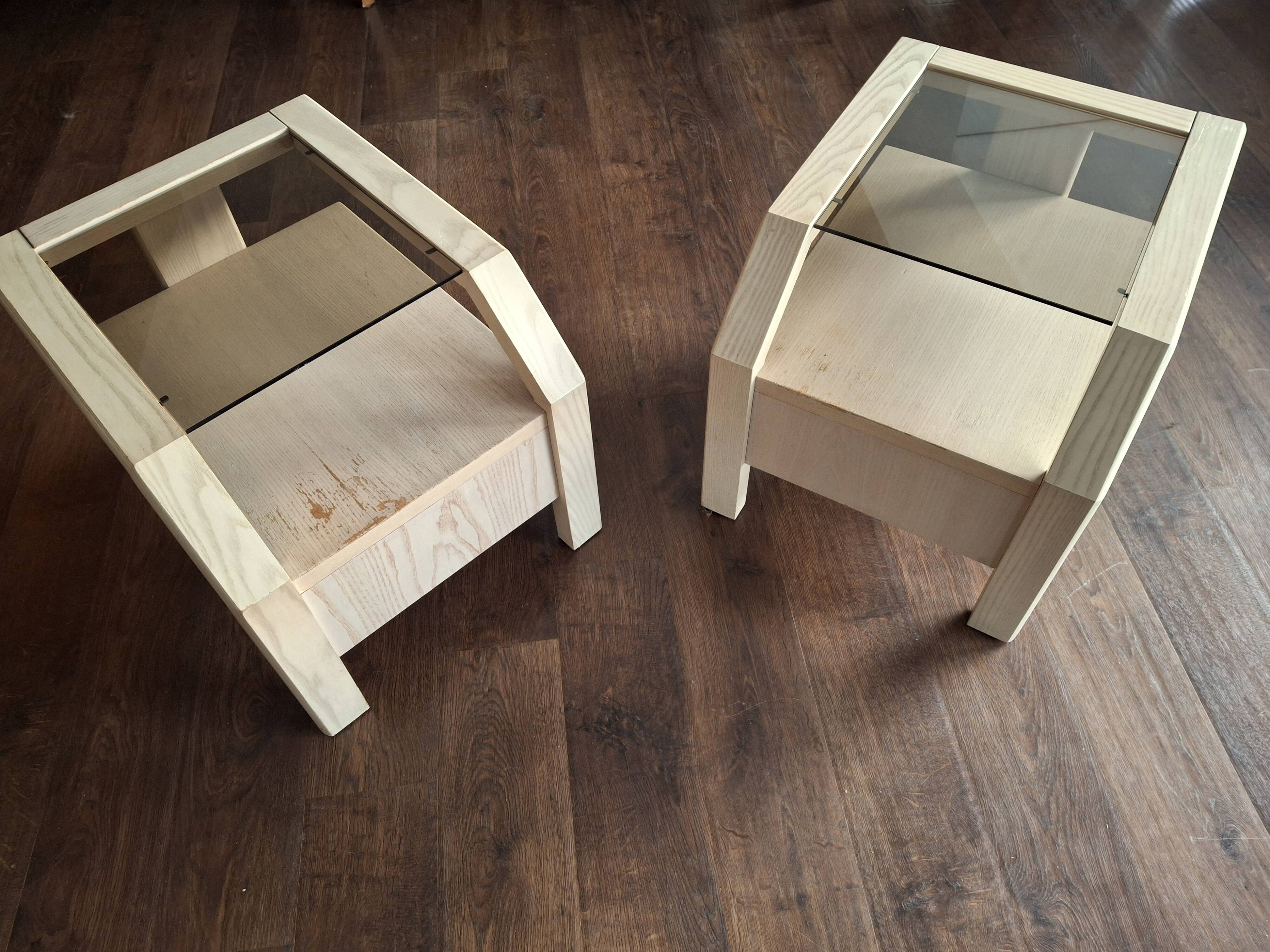 2 bedside tables with drawers