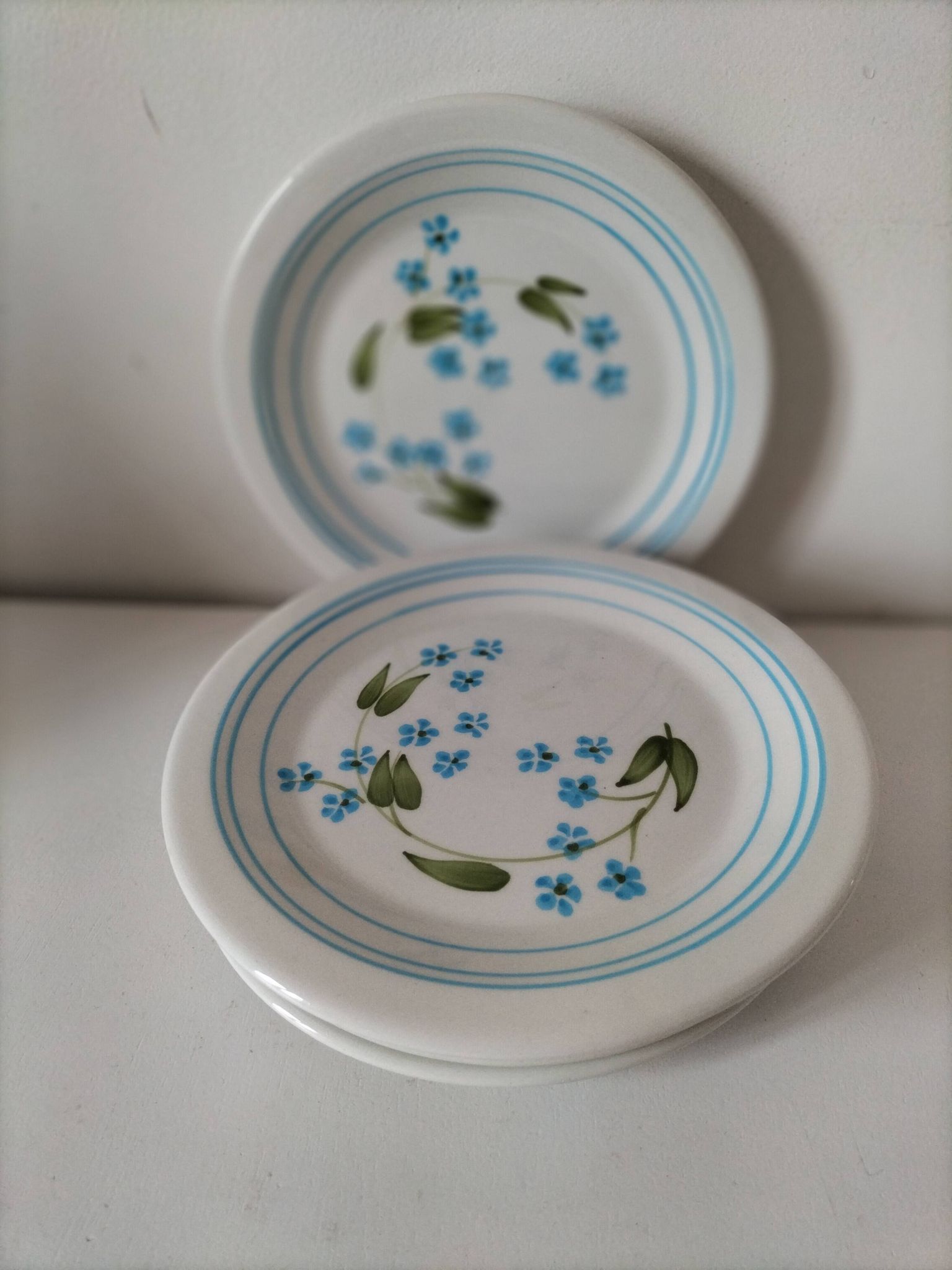 6 vintage Italian Quadrifoglio dessert plates with forget-me-not decoration.