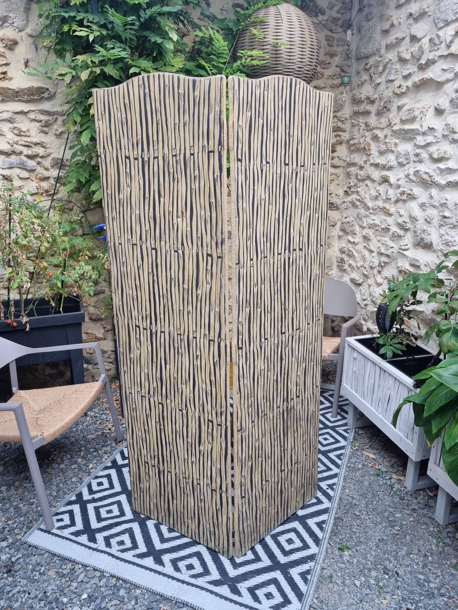 Vintage screen
