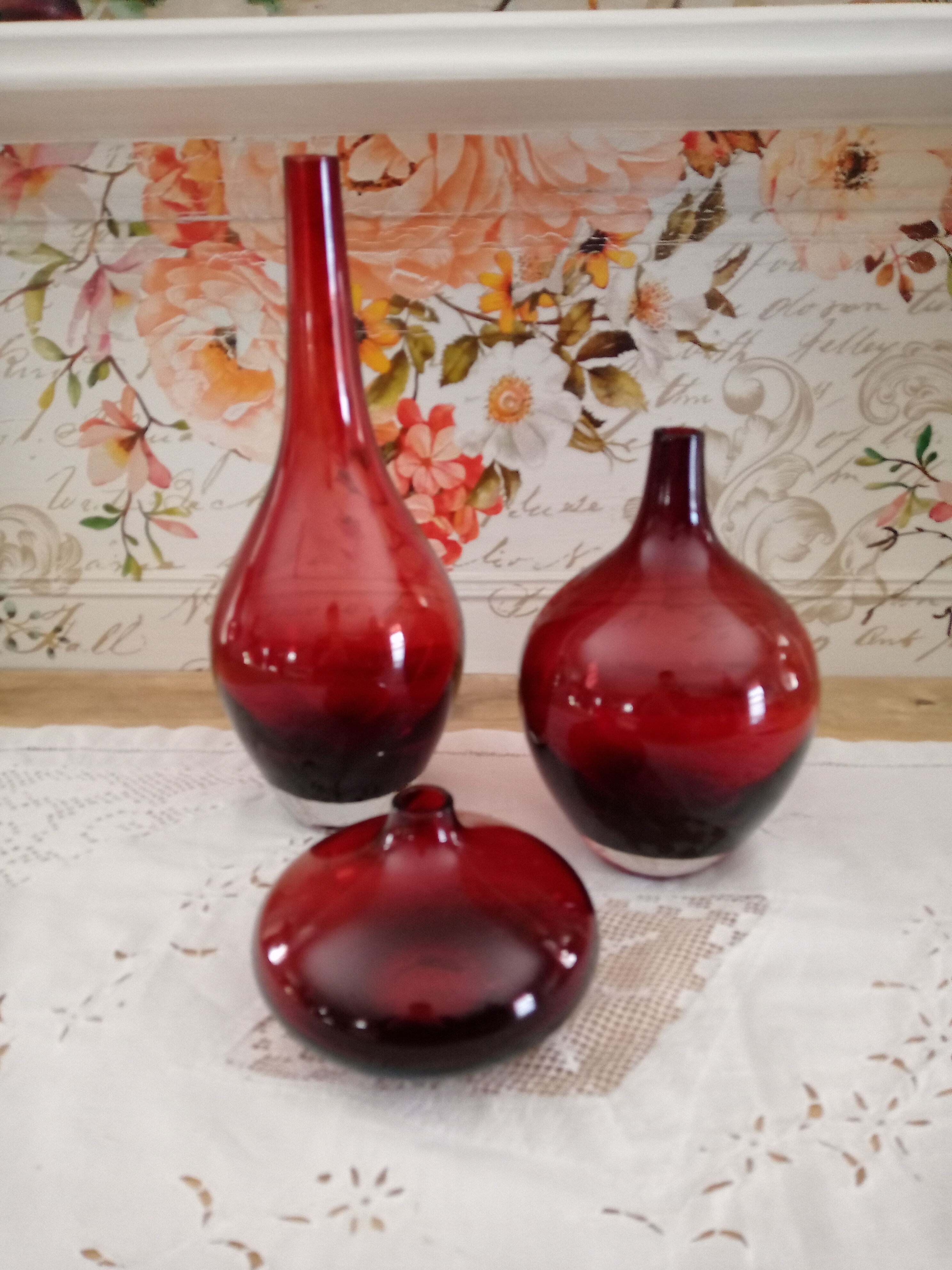 Lot of 3 vintage vases in burgundy red glass 3 sizes