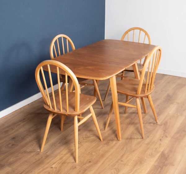 Table de salle à manger rétro blonde Ercol modèle 383 et quatre chaises de cuisine Windsor modèle 370