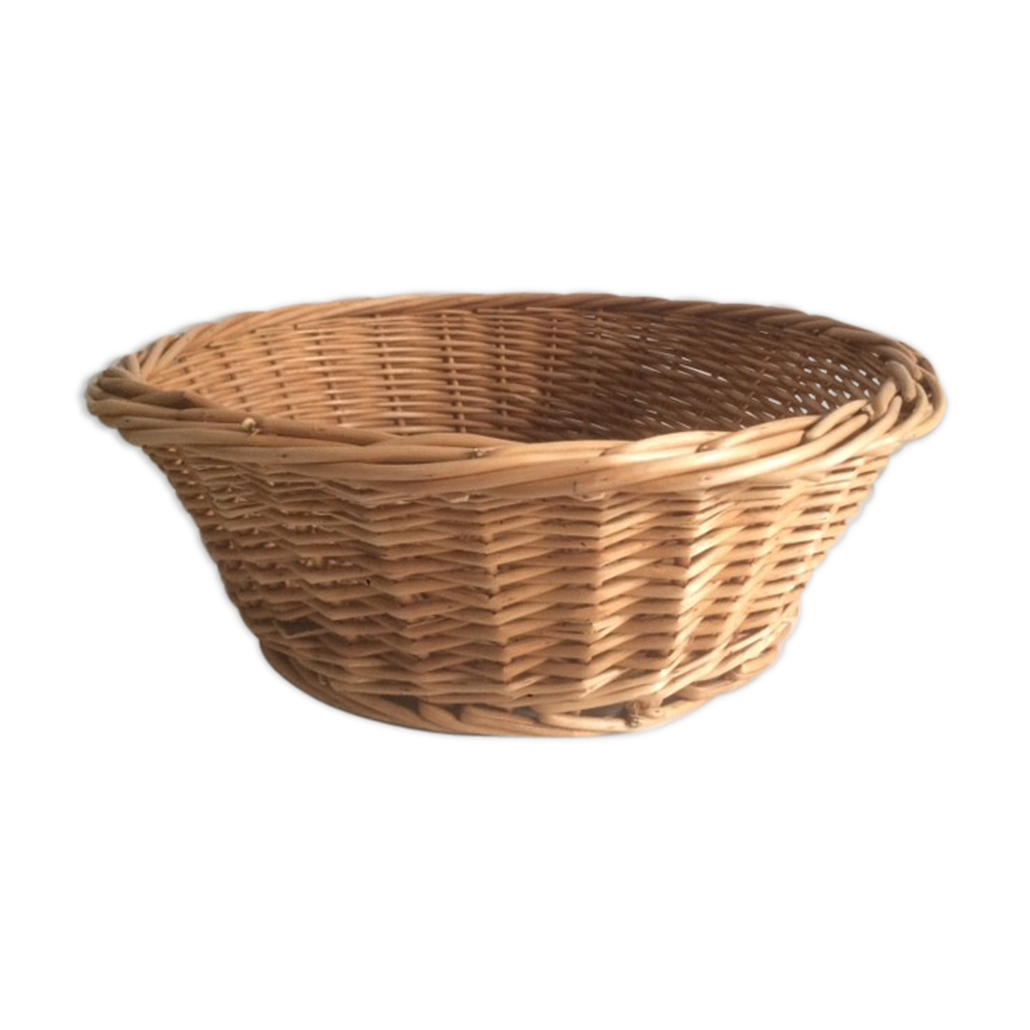 Wicker empty-pocket basket