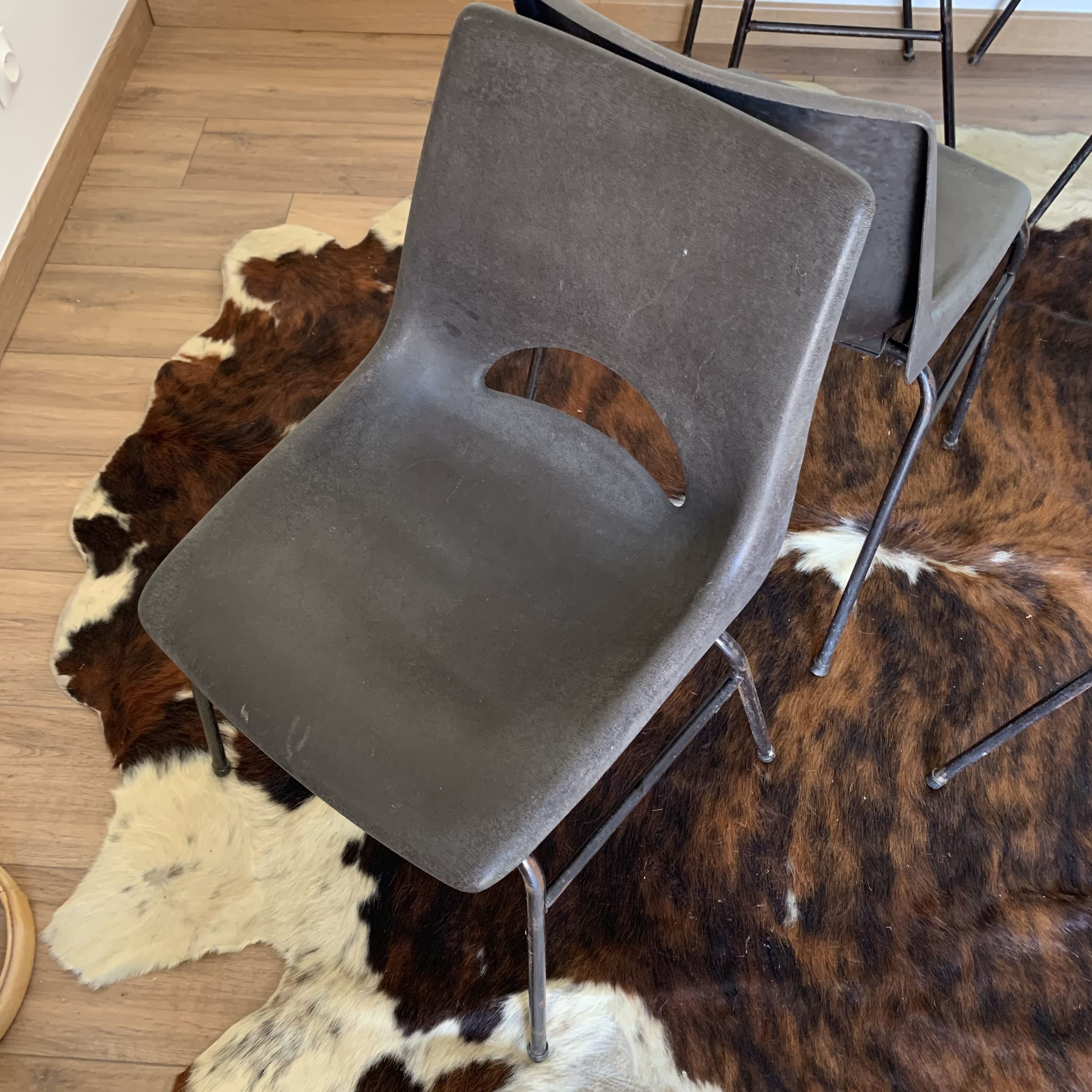 Set of 6 chairs plastic shell brand Sitting