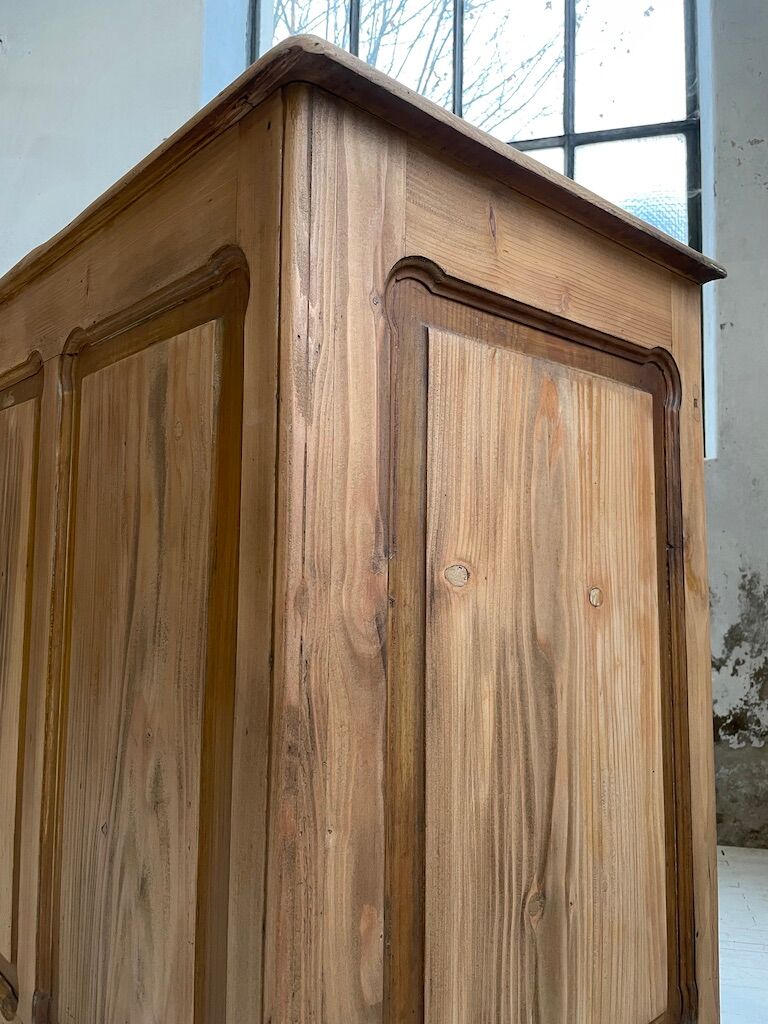 Pine shopping counter