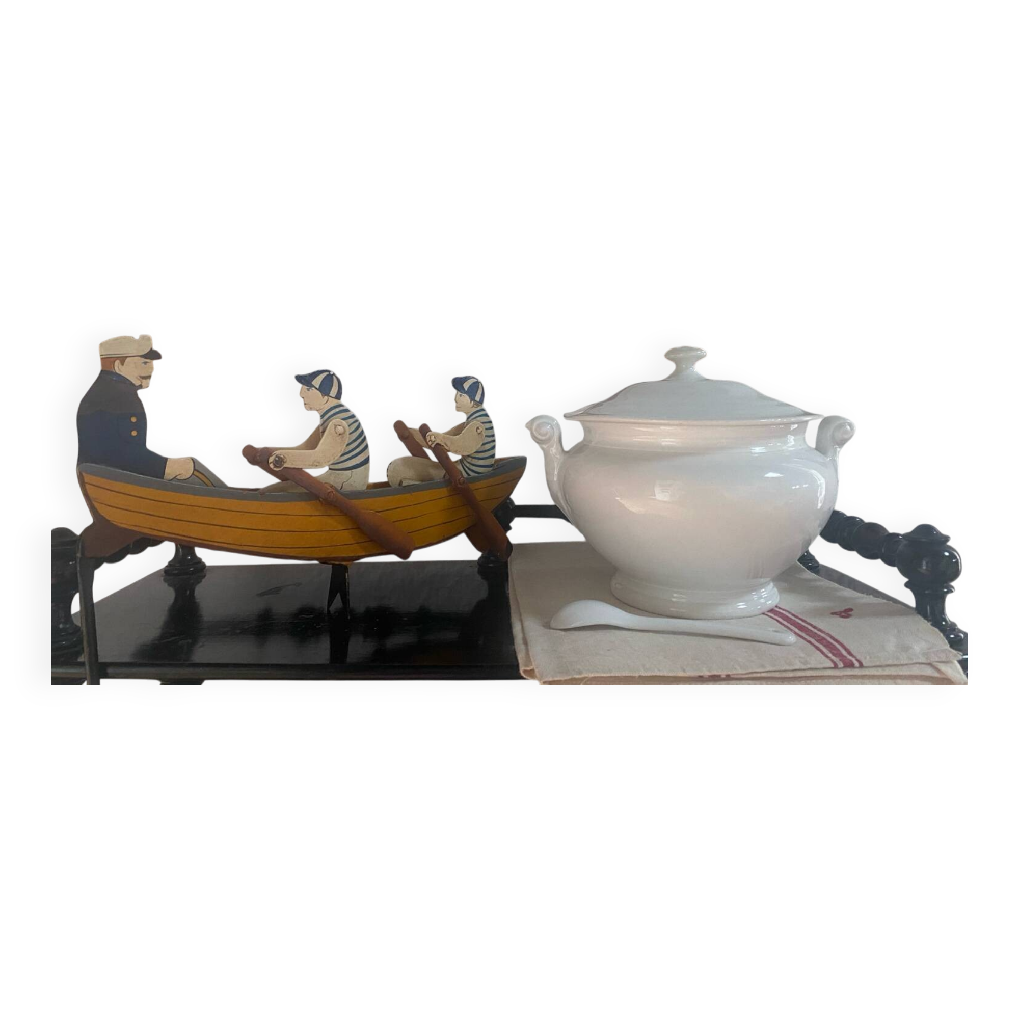 Petite soupière en porcelaine ancienne