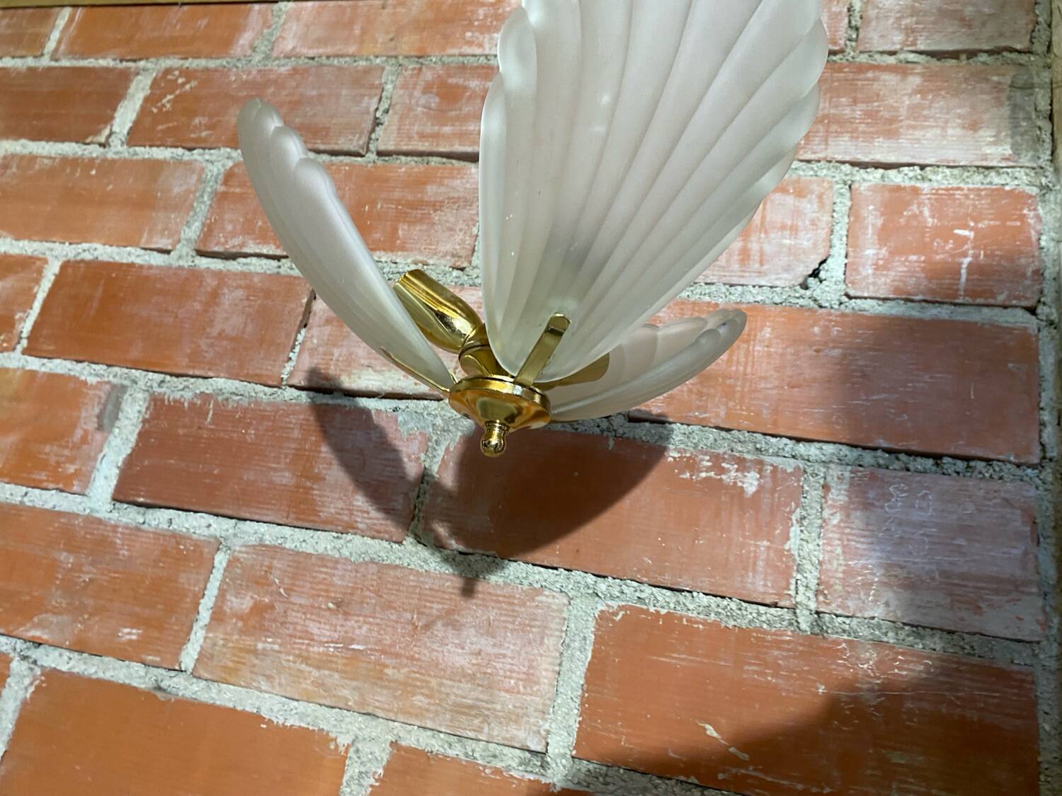 Antique Murano glass shell pendant light + gold-plated metal, wine