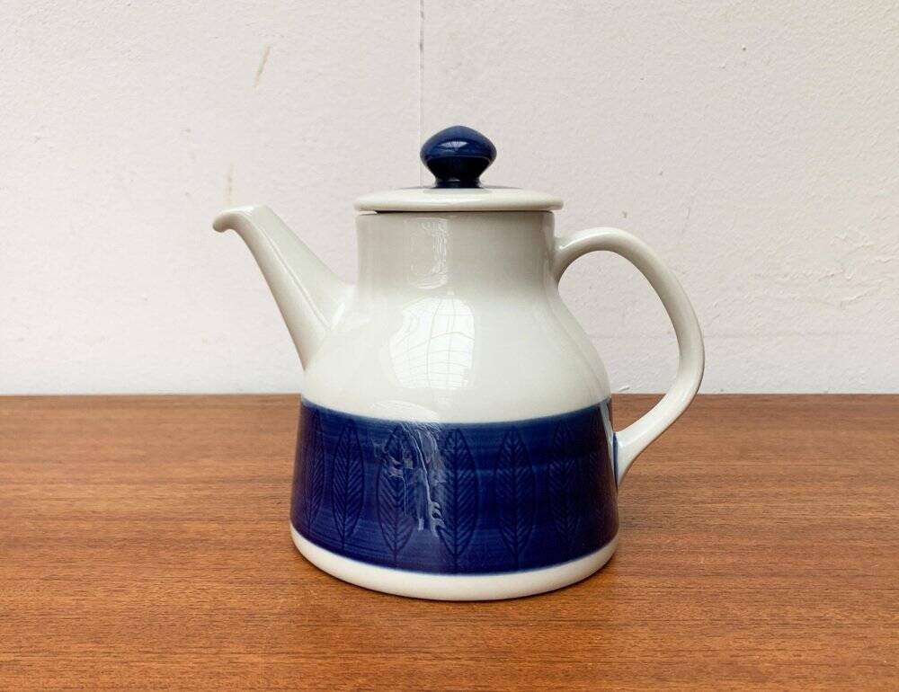Coffee pot from the Koka Bleu series, Blau, Bla Swedish mid-century by Hertha Bengtson for Rörstrand, 1950s.