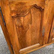 Louis XV buffet in solid wood from the 18th century.