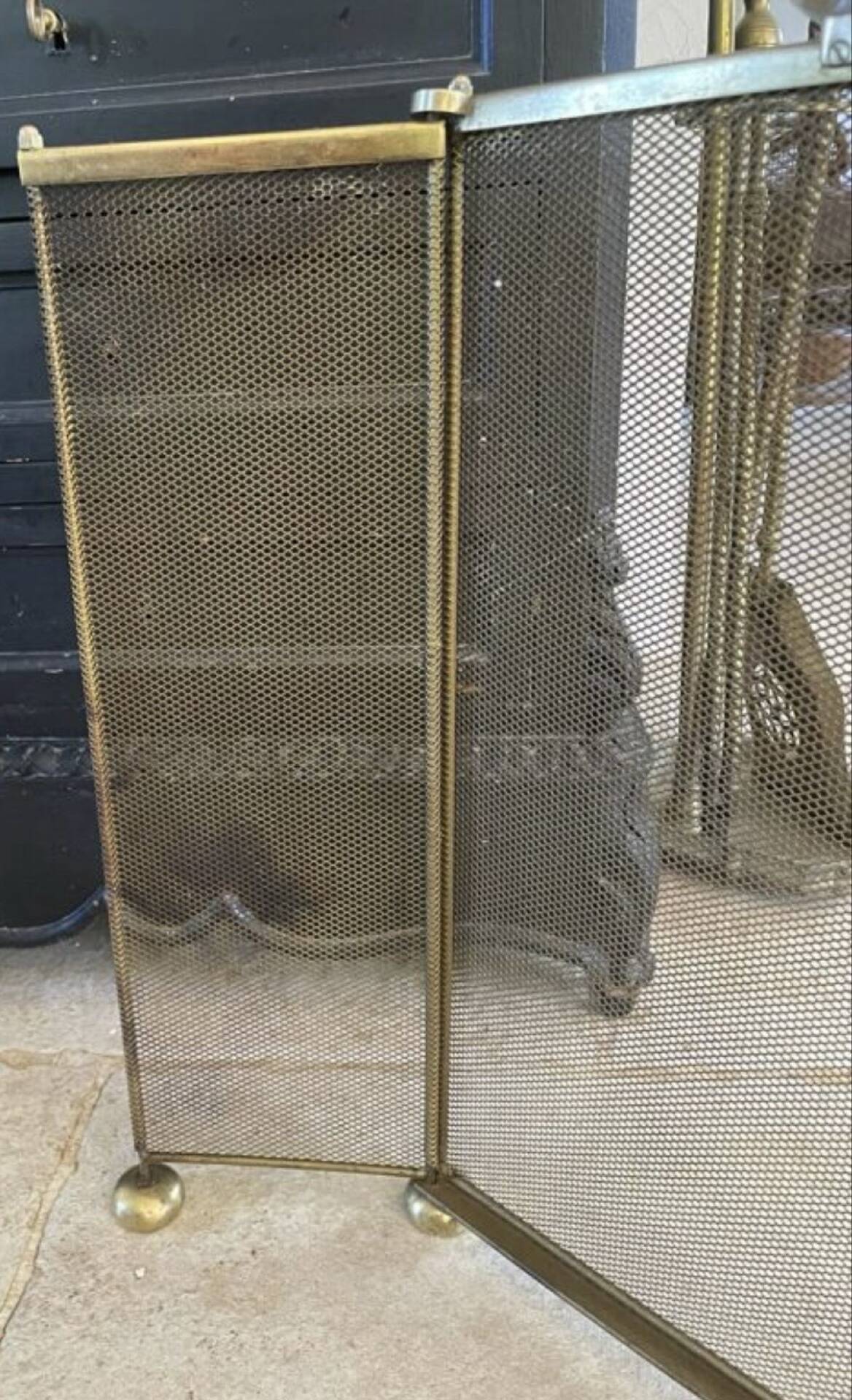 Vintage English fire screen in brass and gilded metal.