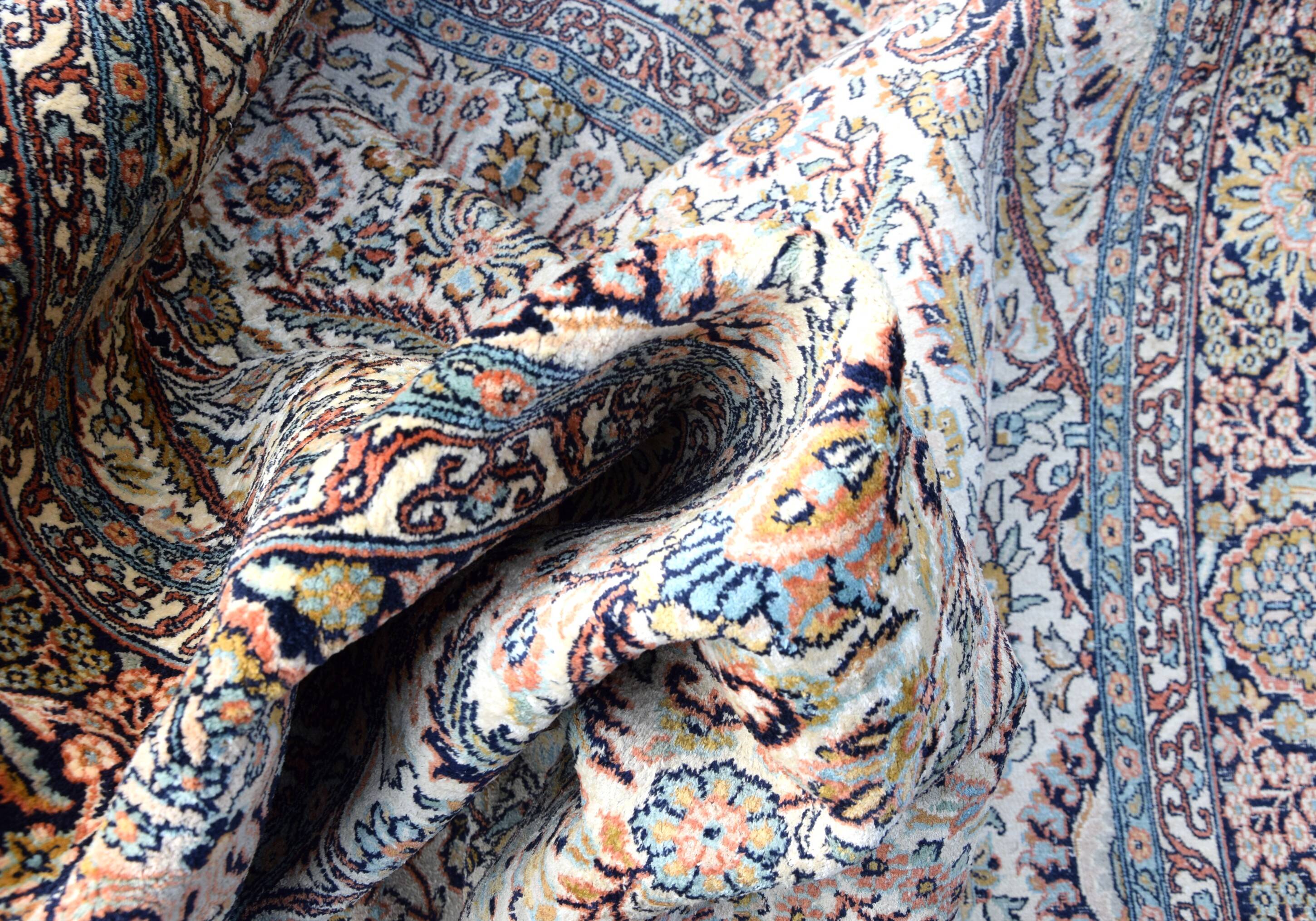 Kashmir Silk Oriental Rug: 1.68 x 2.63 Meters