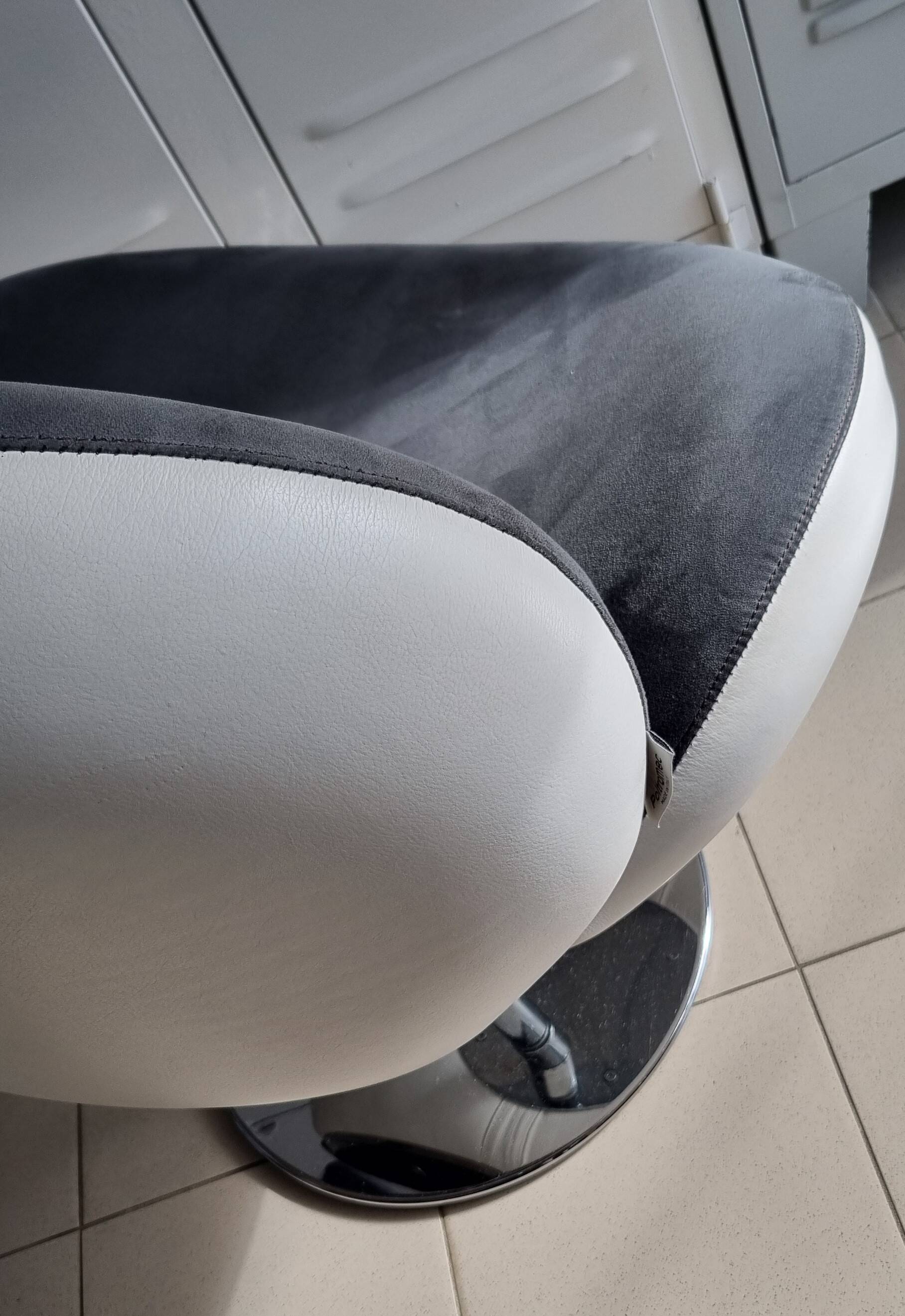 Pair of vintage retro armchairs Poltromec