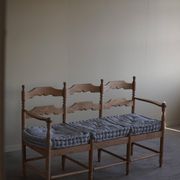 Sofa / Sculptural Danish modern three-seater Scandinavian bench, made by Hans Dau, 1950s.