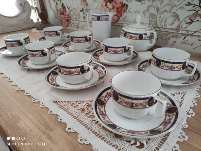 Service à thé ou café long 8pers 18pces en porcelaine Czechoslovakia frise bleue roses anciennes