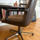 Fauteuil édition Comforto dans le goût de Charles Pollock