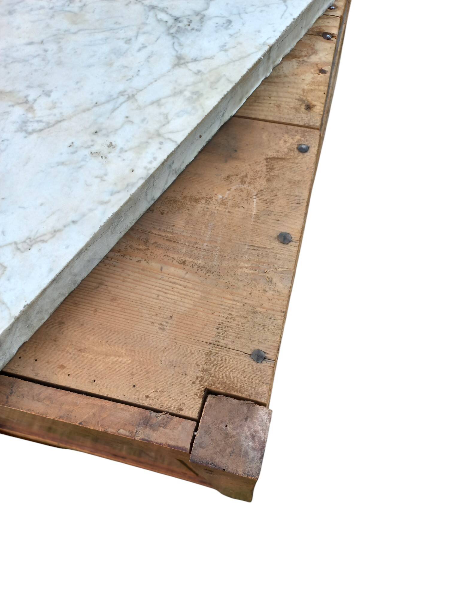 Commode sauteuse Louis XVI en bois fruitier