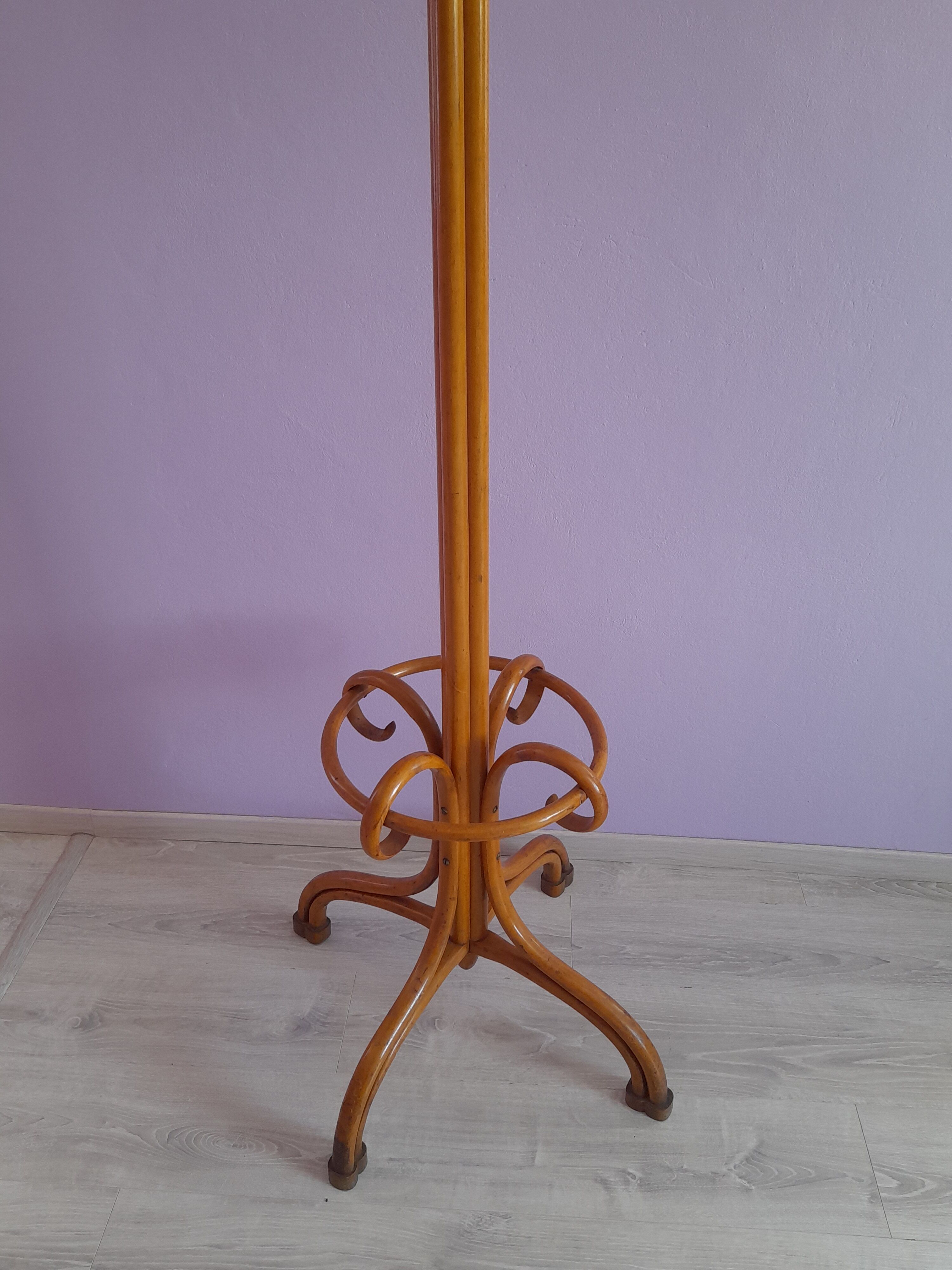 Coat rack called parrot