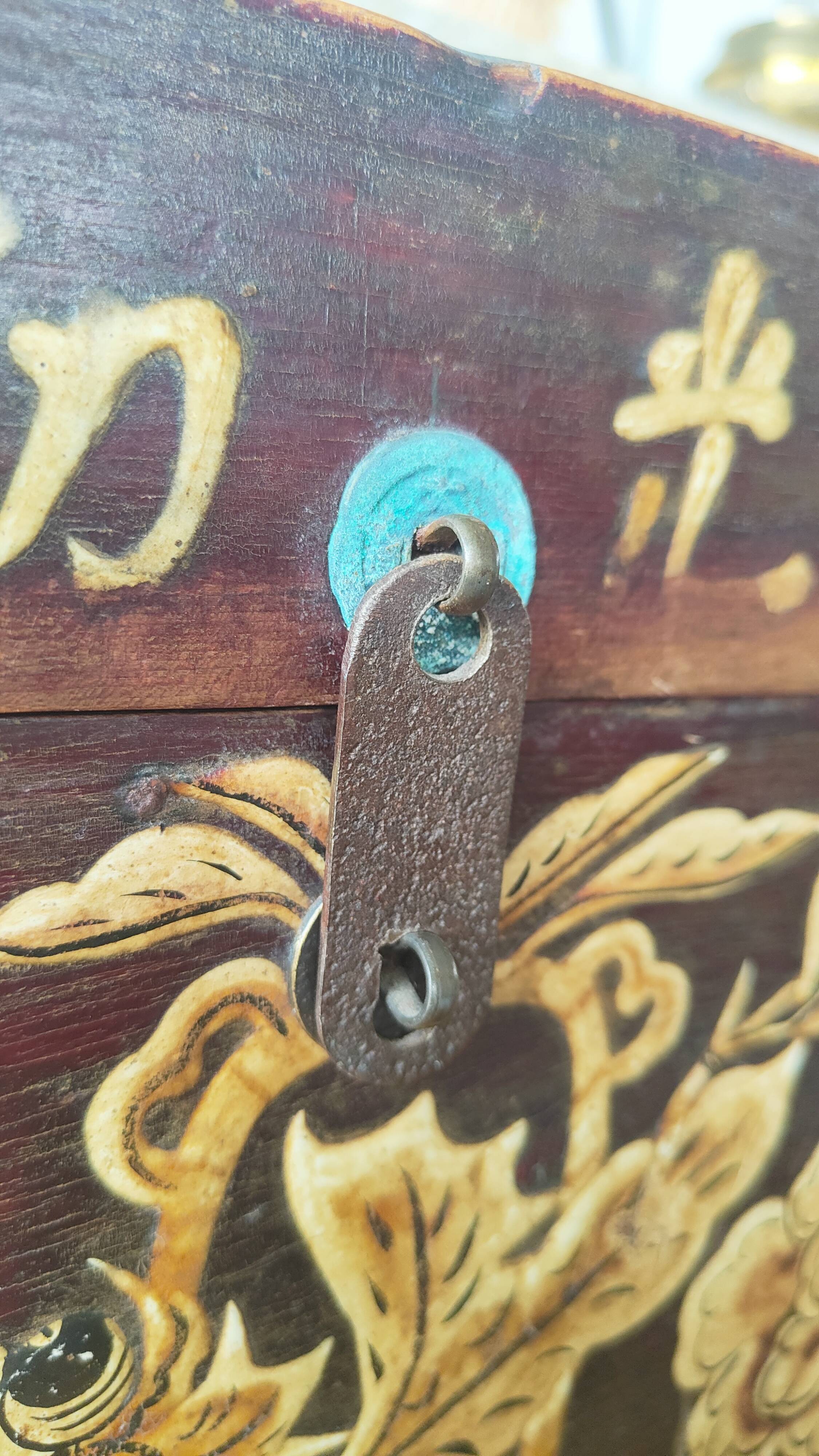 Male Chinese ancient floral and fish patterns.