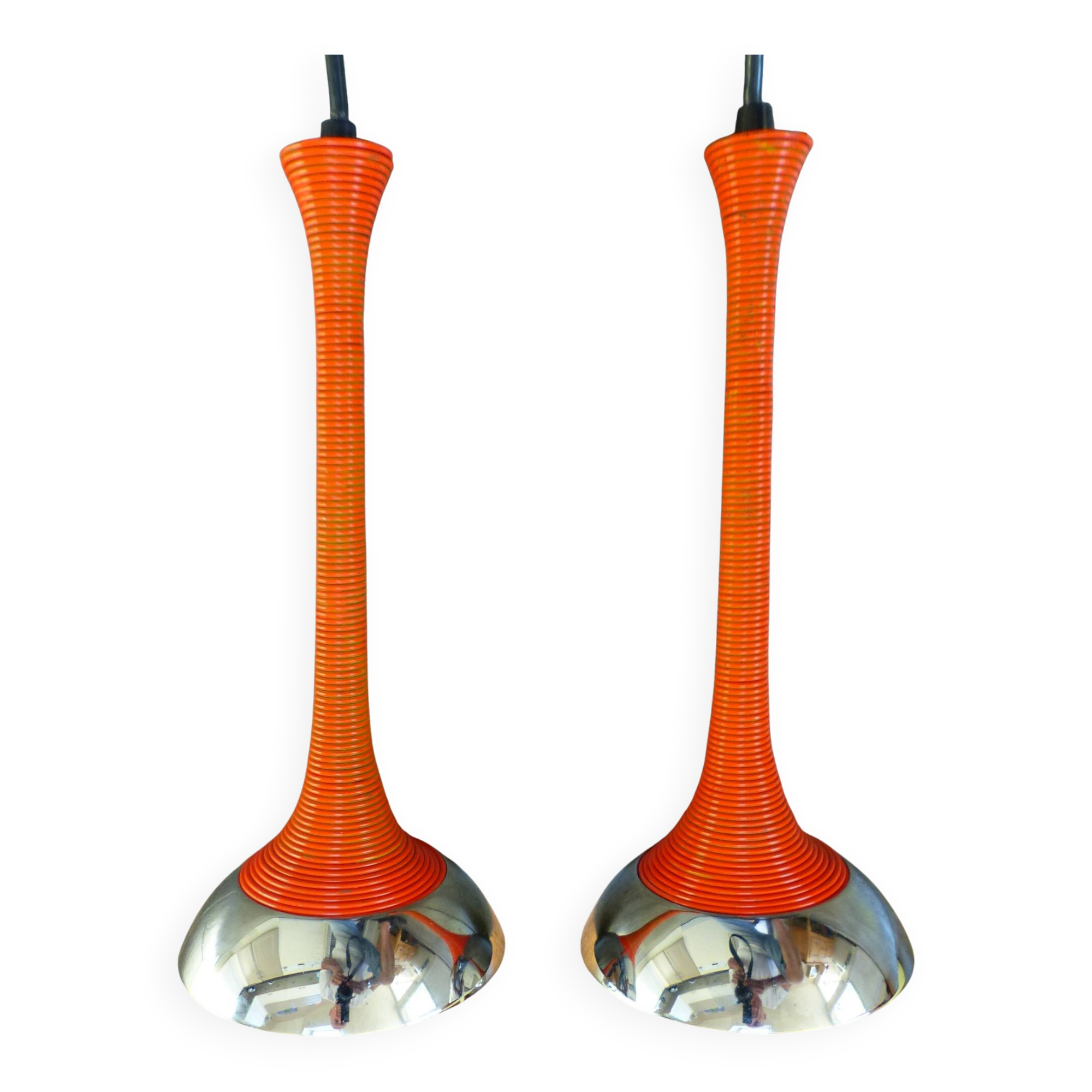 Suspensions métal torsadé orange attribuée à angelo mangiarotti
