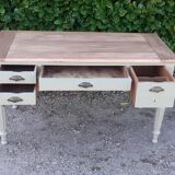 Old green wood 4-drawer desk in Luxembourg raw wood