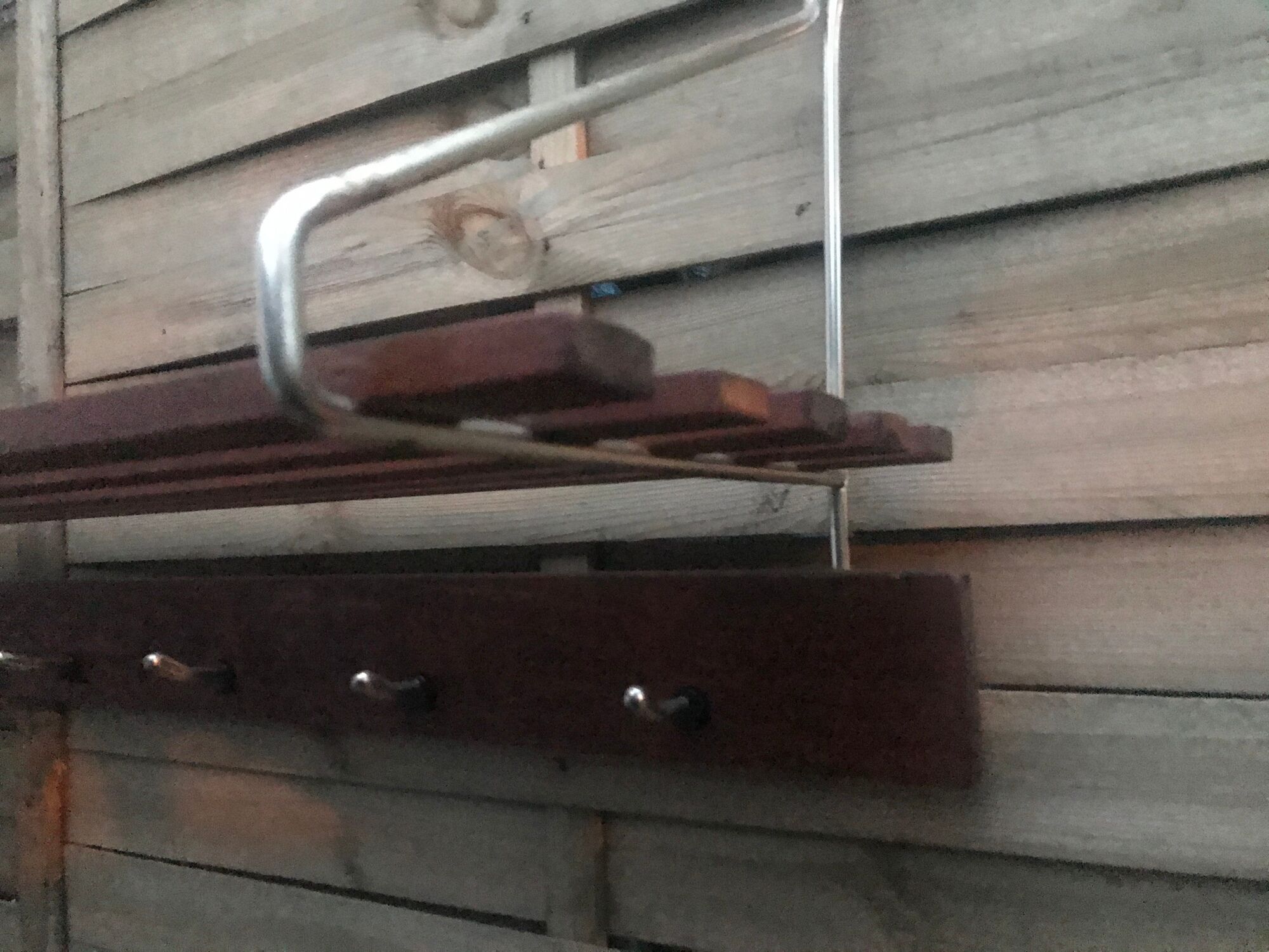 Wall hanger to hang vintage 60s