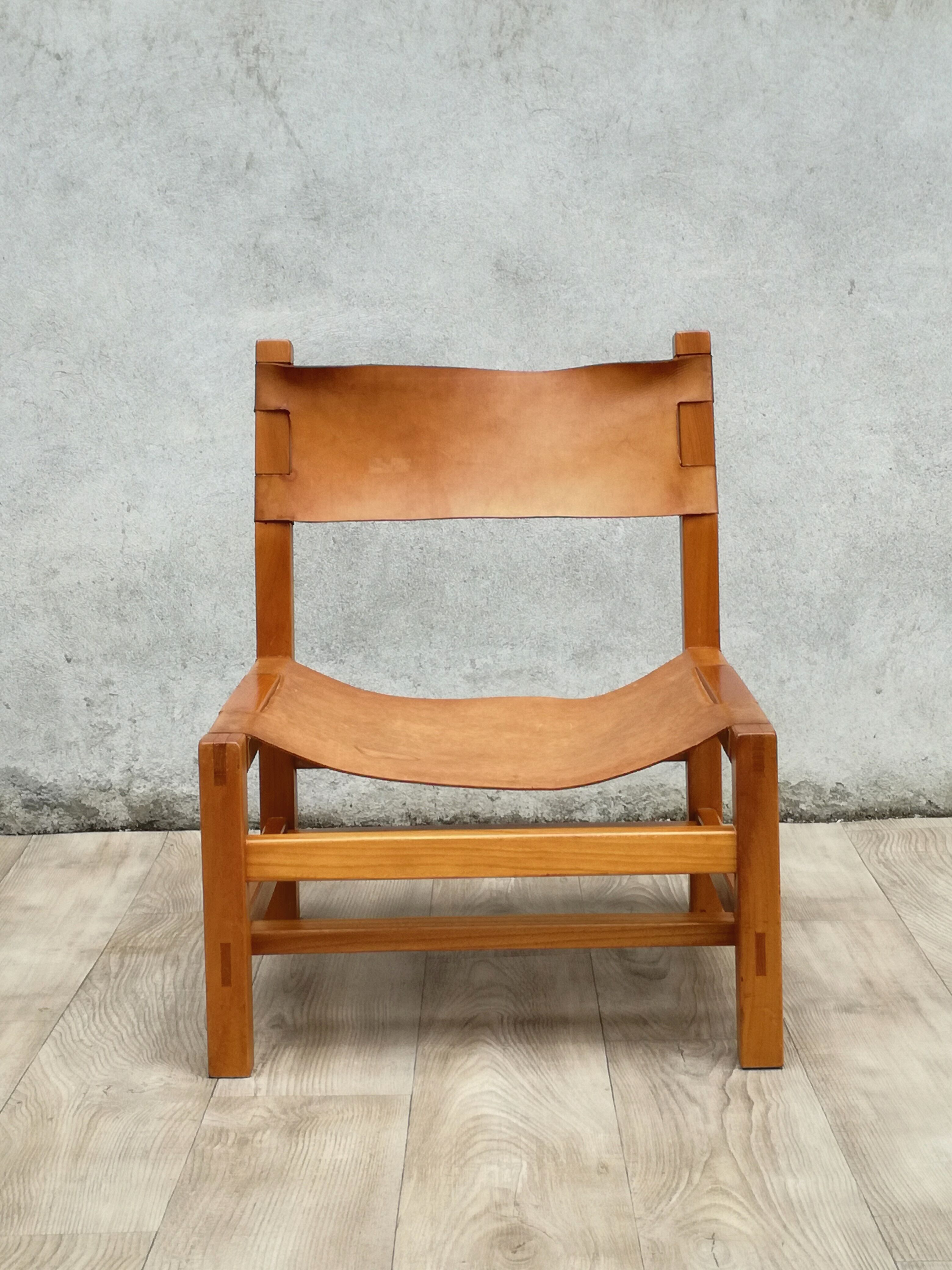 Armchair in solid elm and leather Maison Regain 1970