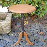 Tripod pedestal table