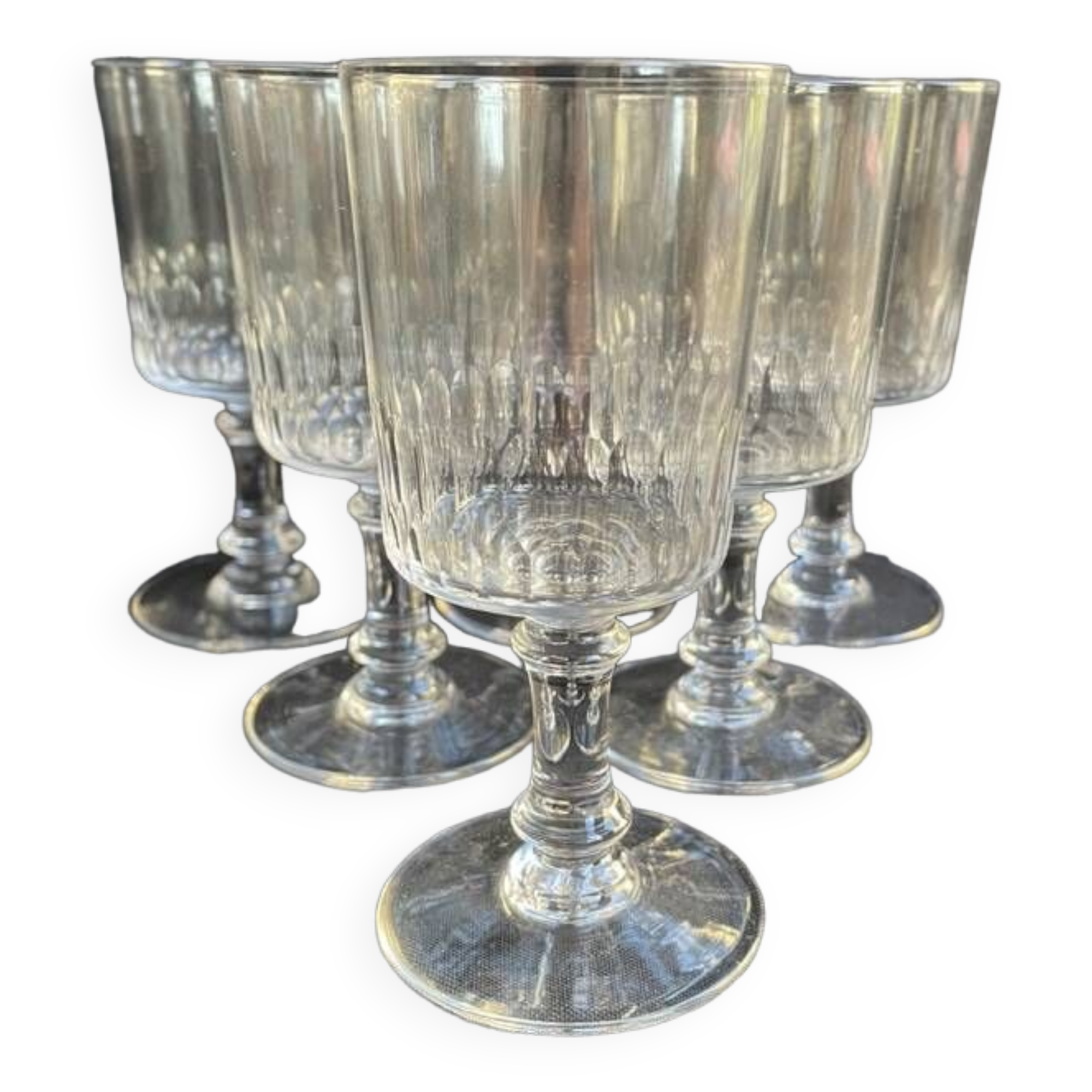 6 wine glasses – light cut crystal