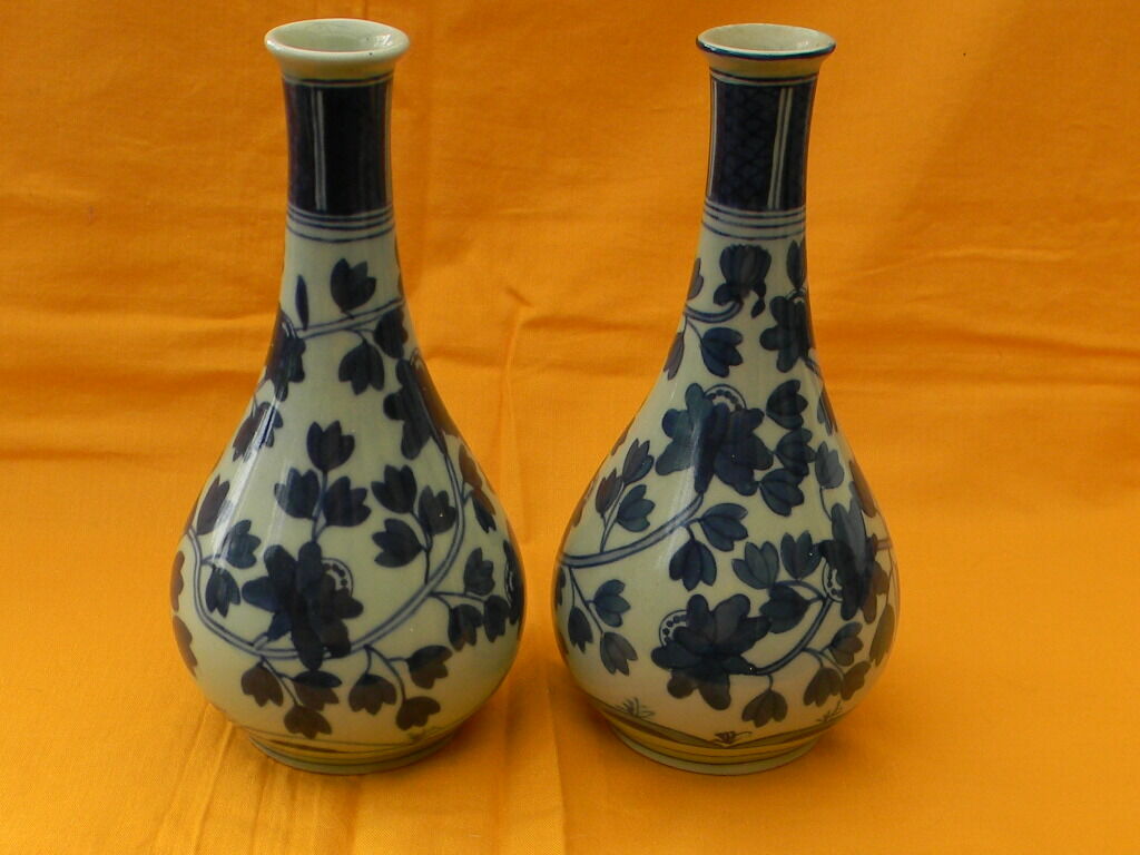 Pair of Asian porcelain vases. Blue décor.